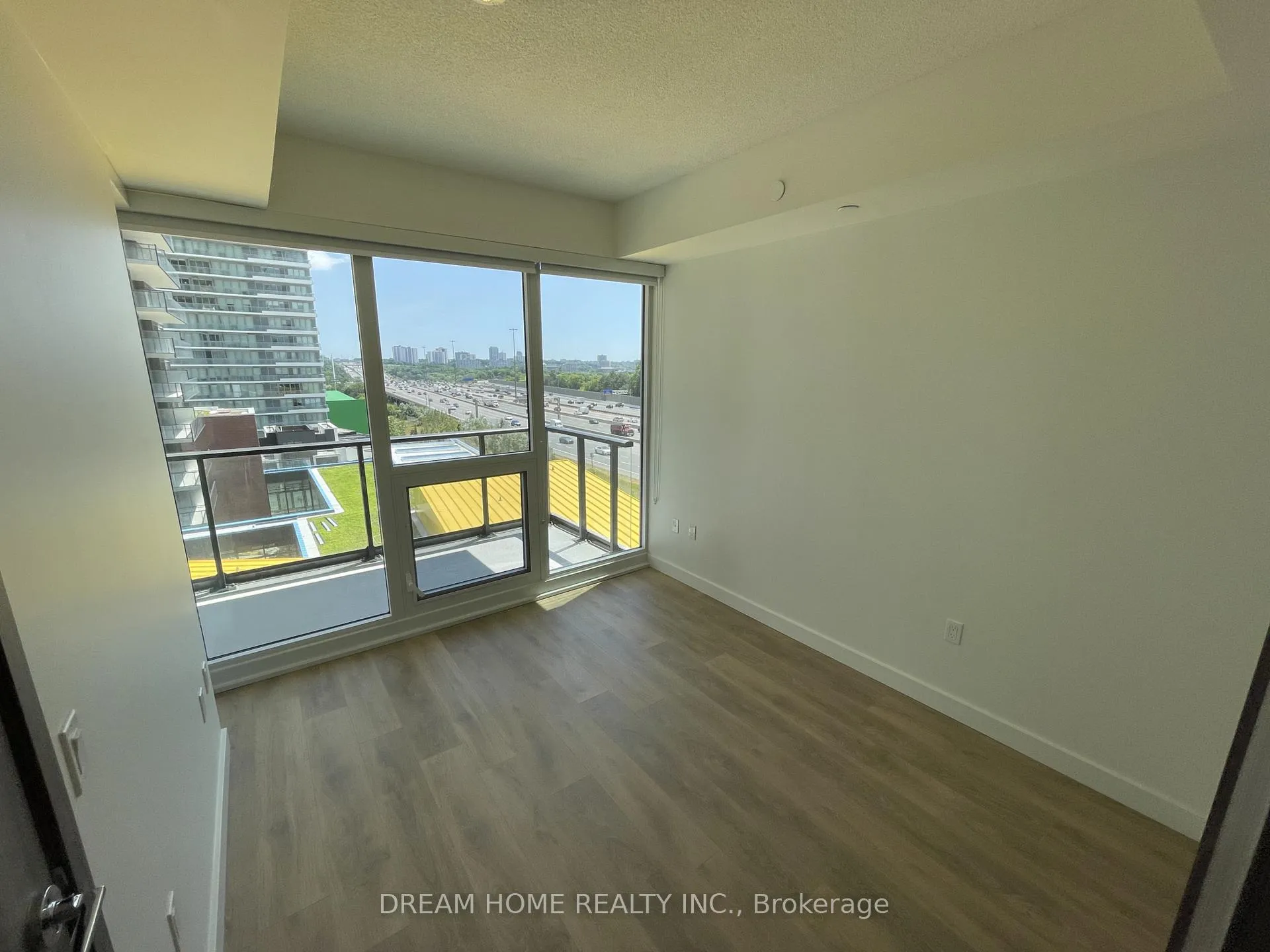 Photo 5 of Unit 701, 85 McMahon Drive, North York, Bayview Village — HOMEH