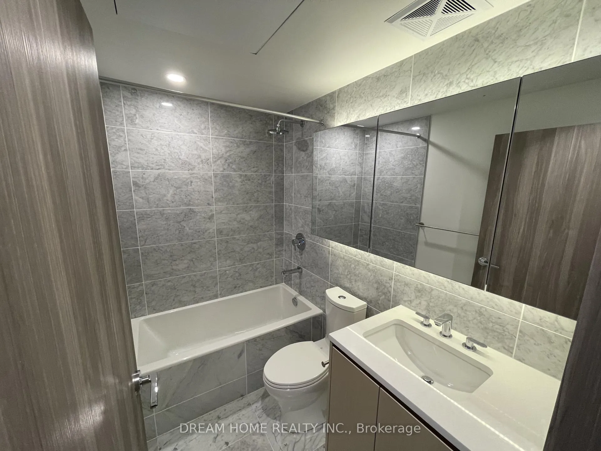 Photo 6 of Unit 701, 85 McMahon Drive, North York, Bayview Village — HOMEH