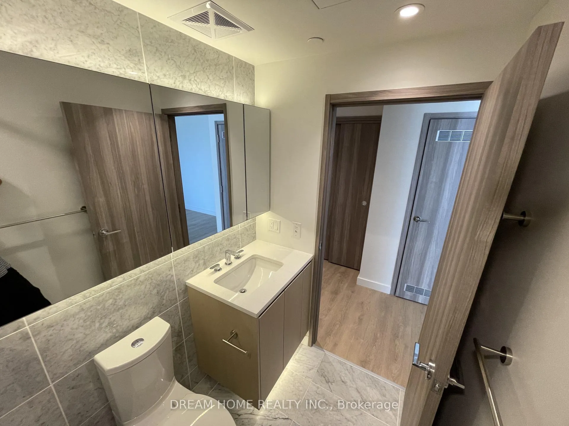 Photo 7 of Unit 701, 85 McMahon Drive, North York, Bayview Village — HOMEH