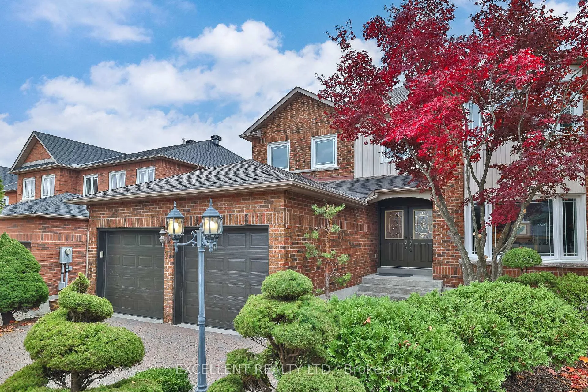 Photo 2 of 17 Charrington Crescent, Markham, Unionville — HOMEH