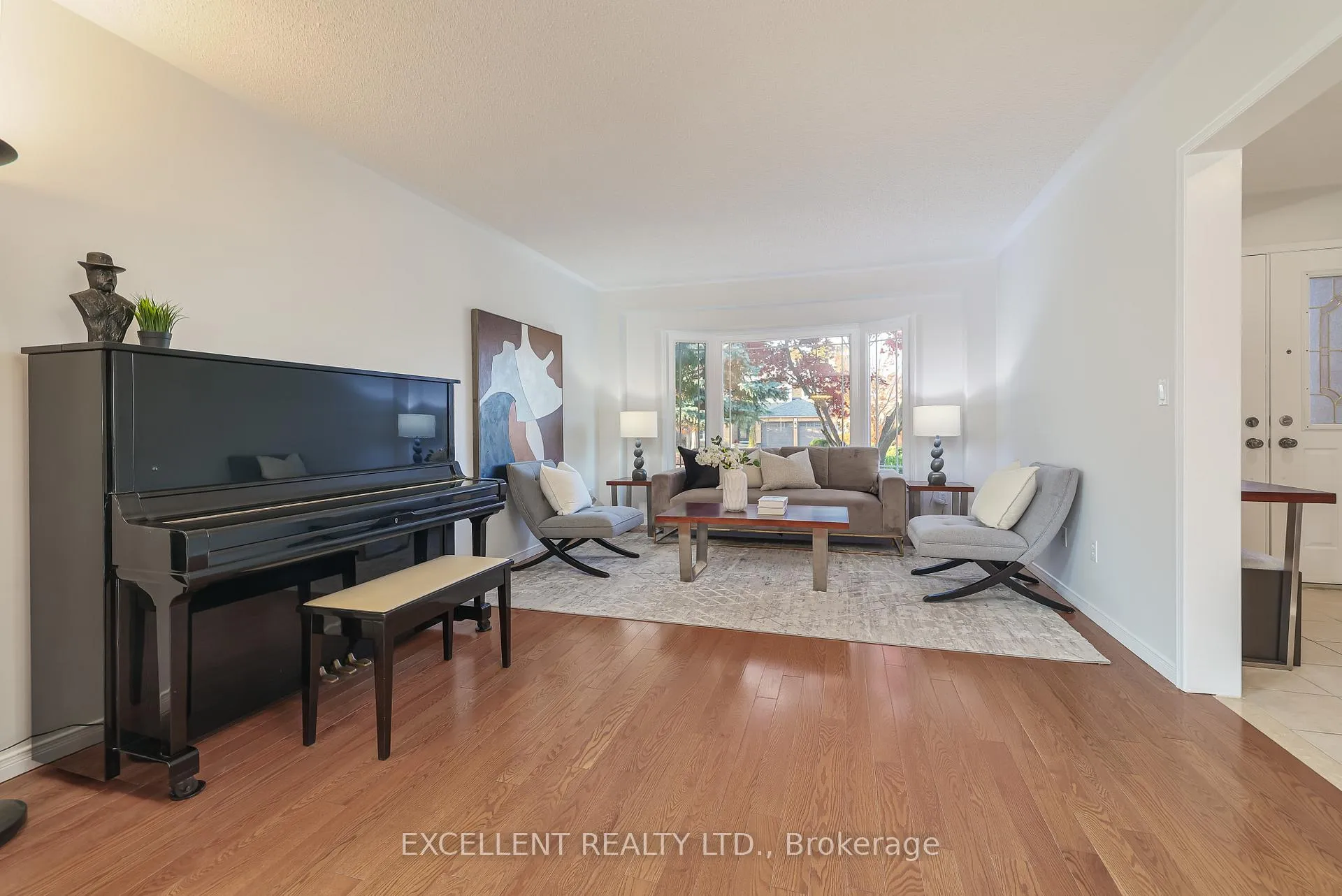 Photo 4 of 17 Charrington Crescent, Markham, Unionville — HOMEH