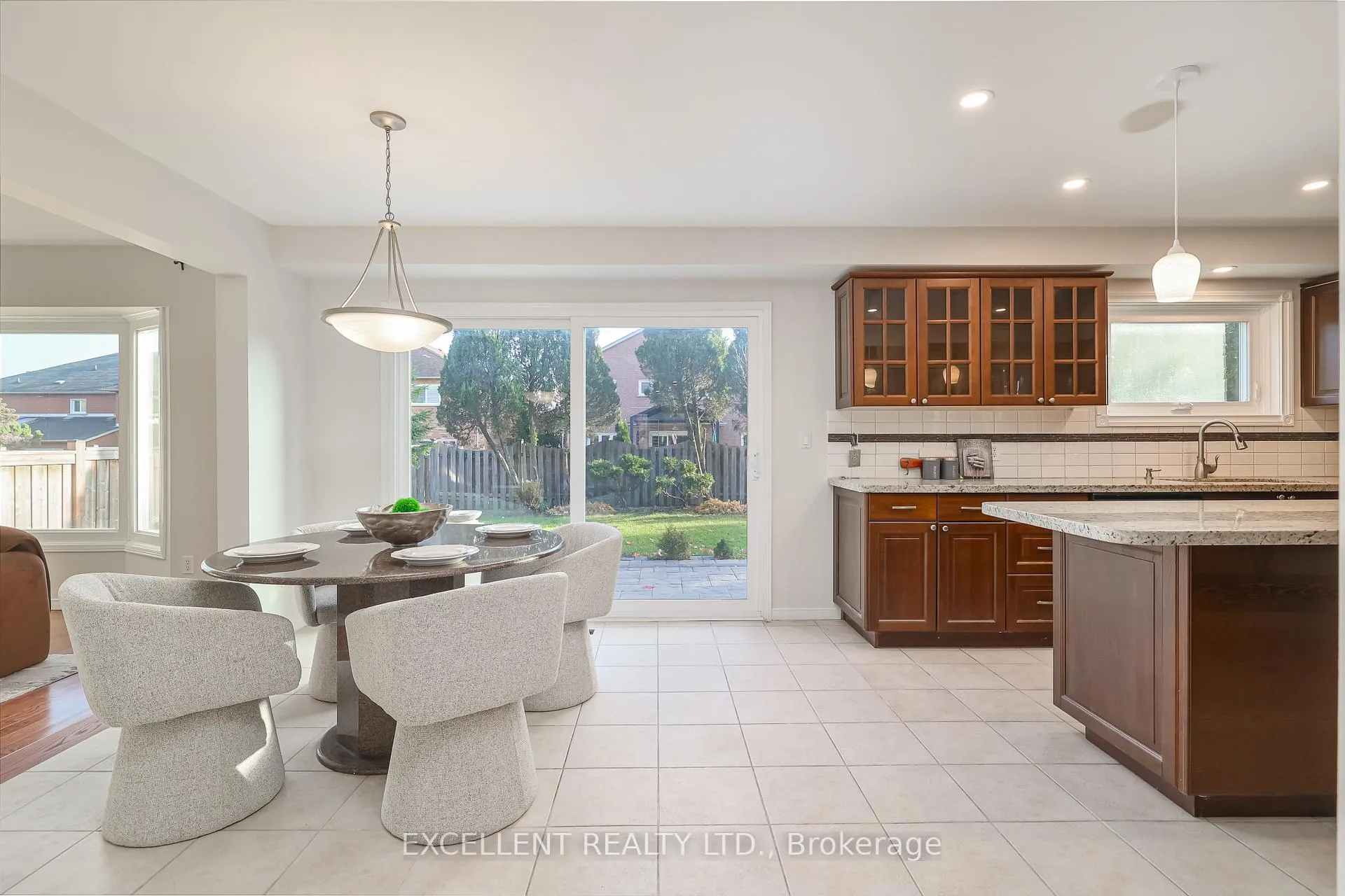 Photo 9 of 17 Charrington Crescent, Markham, Unionville — HOMEH