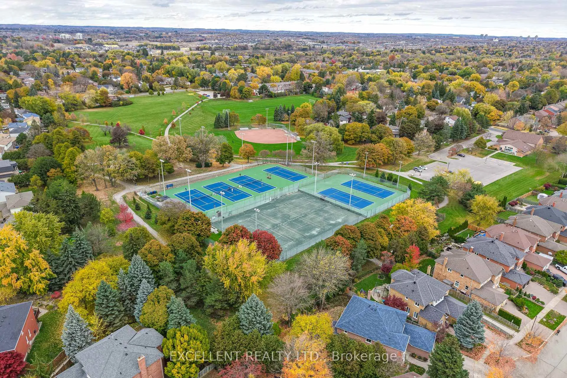 Photo 35 of 17 Charrington Crescent, Markham, Unionville — HOMEH