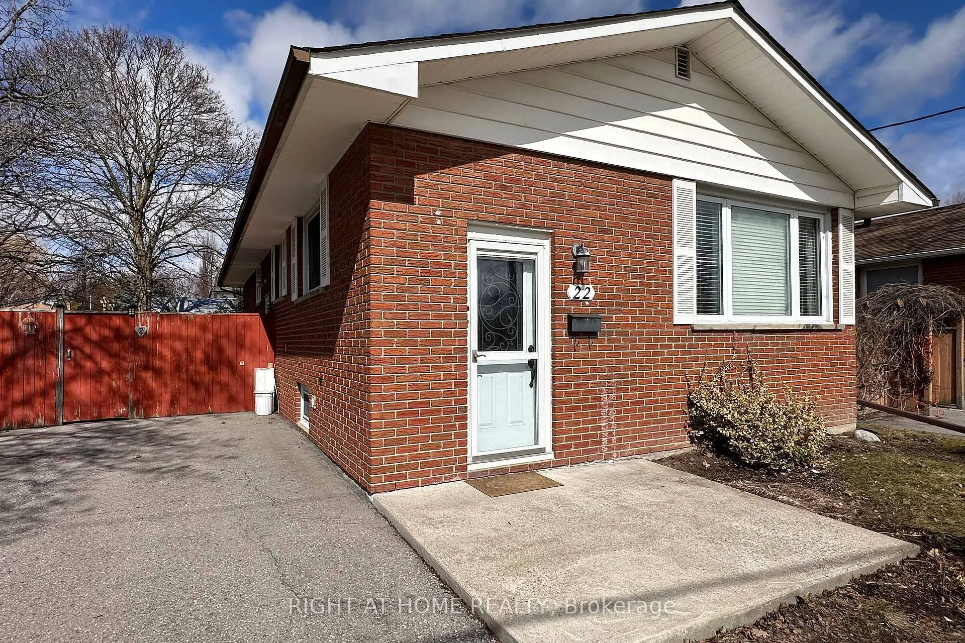 Photo 1 of 22 Sunset Road, Clarington, Bowmanville — HOMEH
