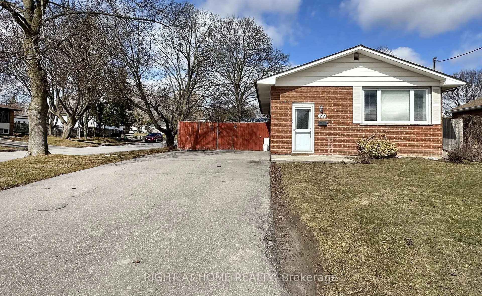 Photo 2 of 22 Sunset Road, Clarington, Bowmanville — HOMEH
