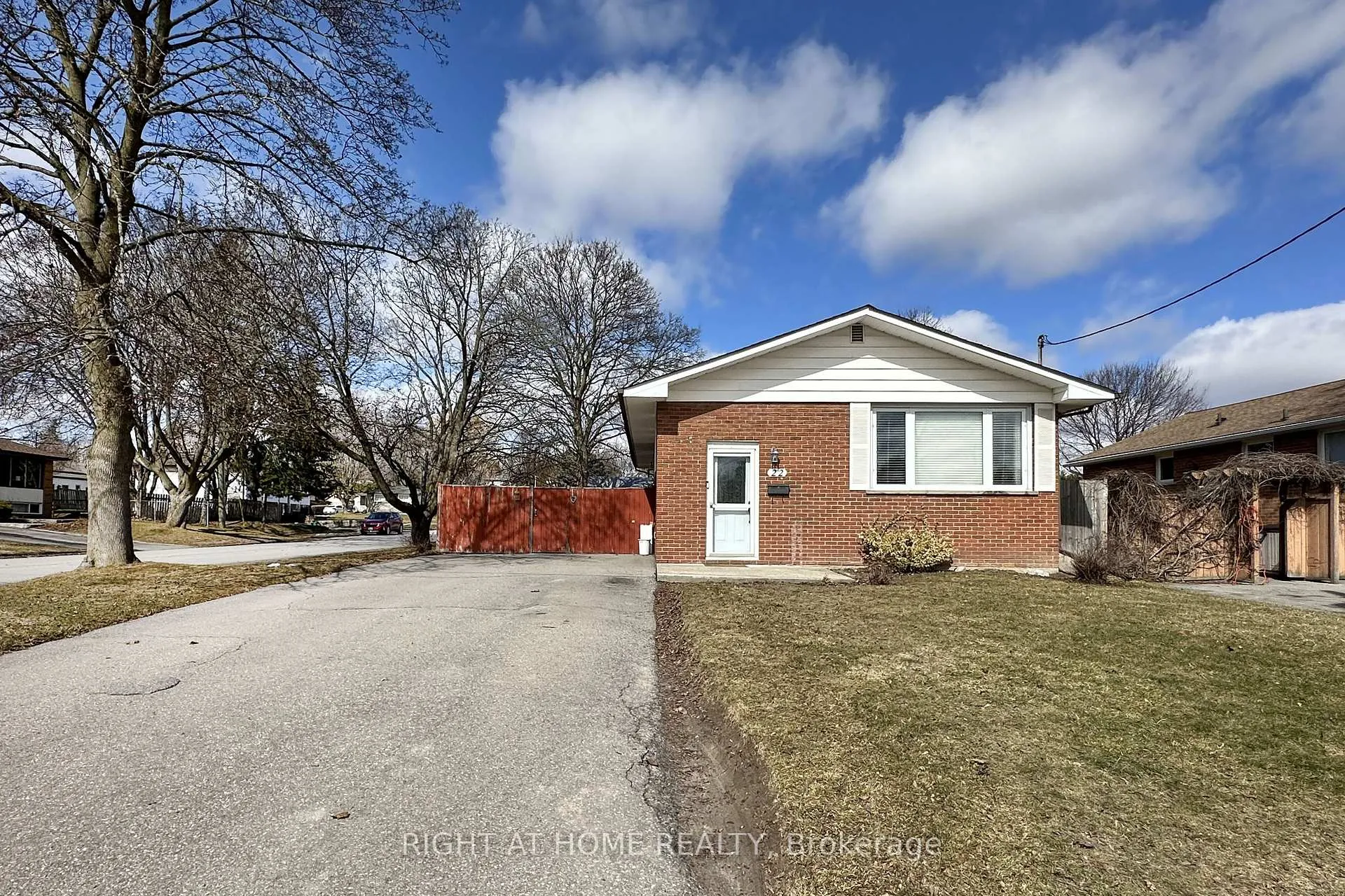 Photo 3 of 22 Sunset Road, Clarington, Bowmanville — HOMEH