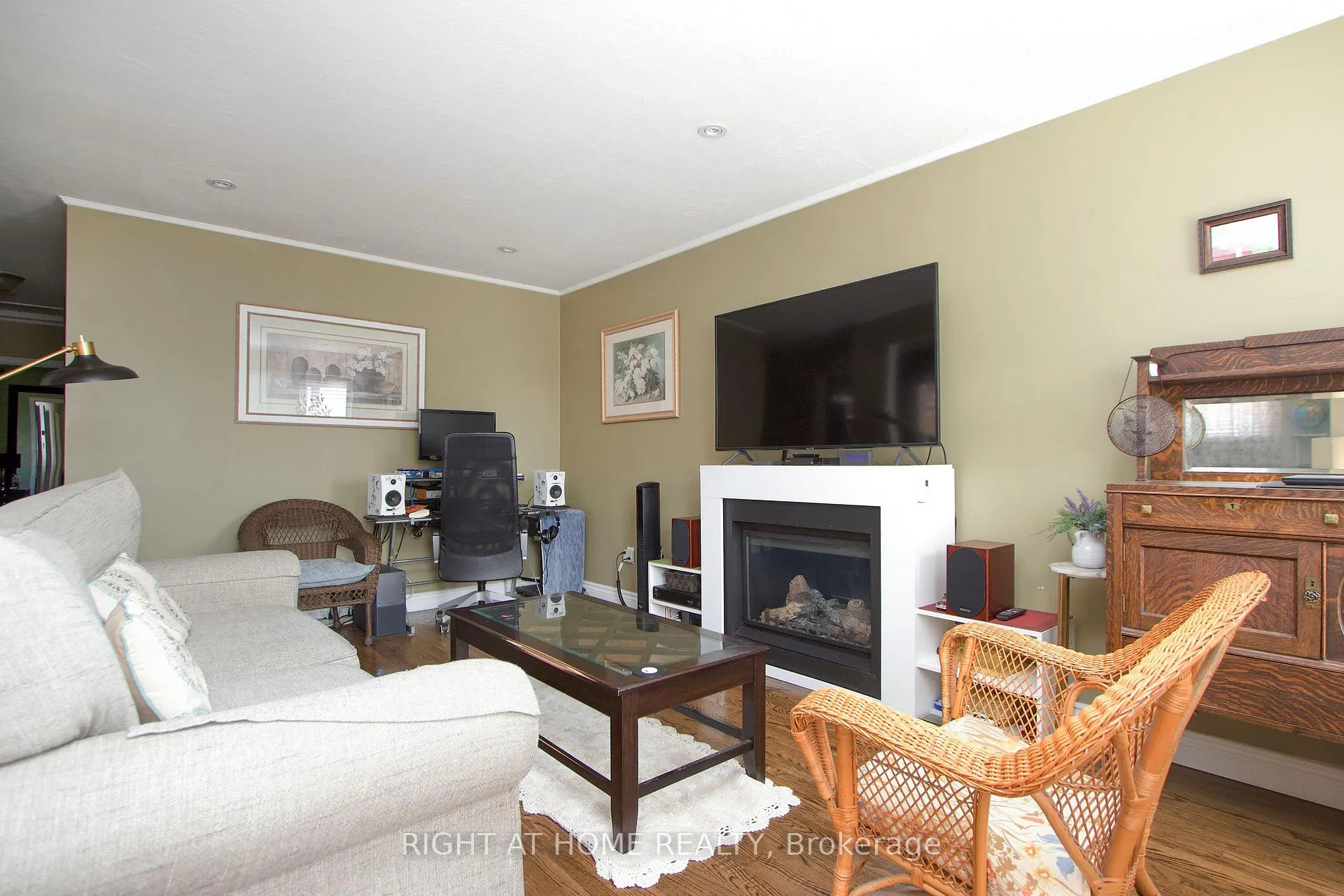 Photo 6 of 22 Sunset Road, Clarington, Bowmanville — HOMEH
