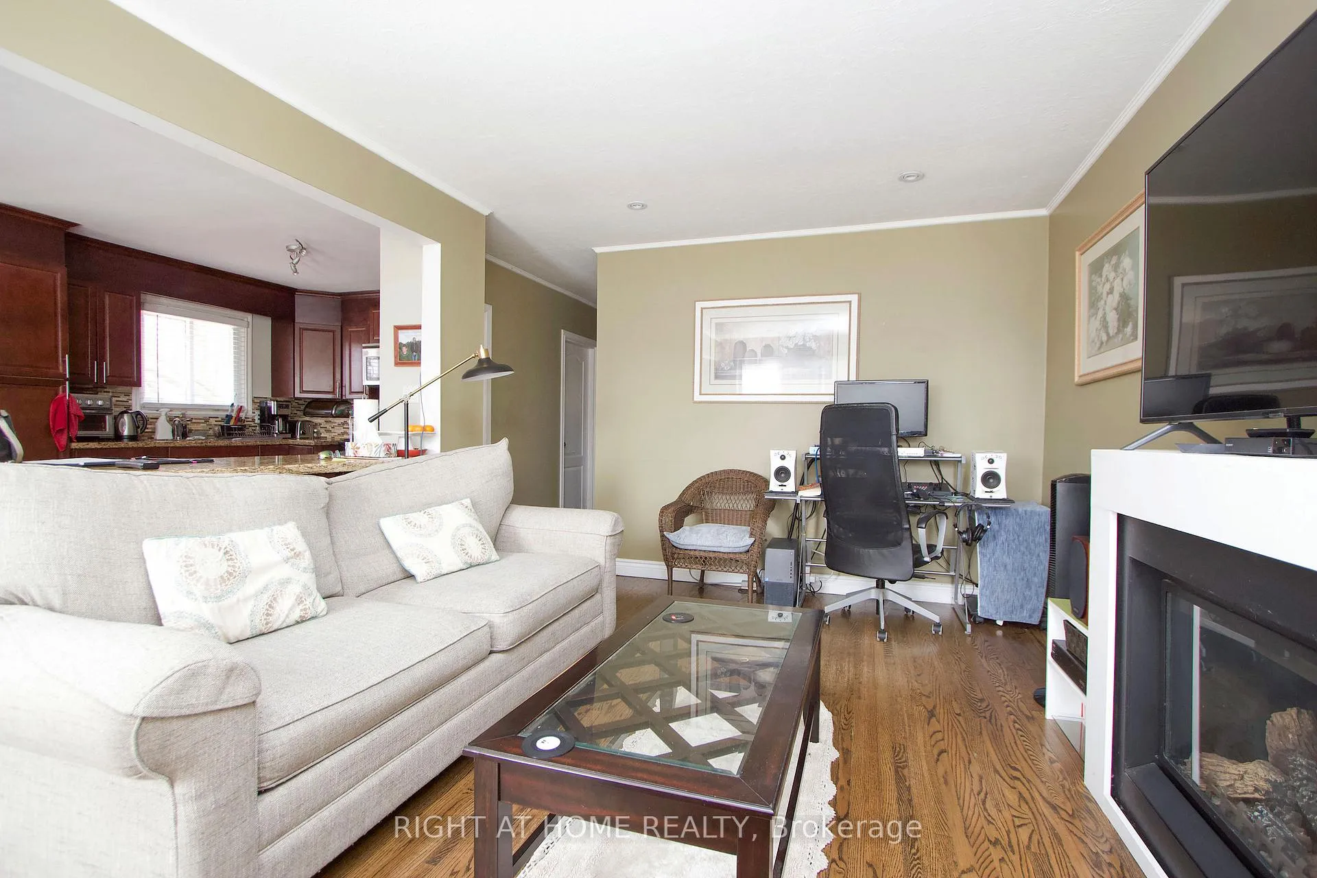Photo 7 of 22 Sunset Road, Clarington, Bowmanville — HOMEH