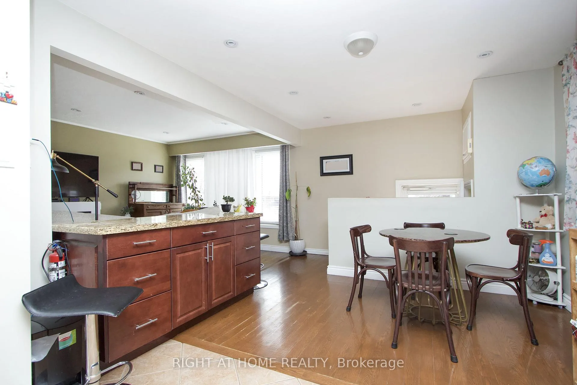Photo 8 of 22 Sunset Road, Clarington, Bowmanville — HOMEH