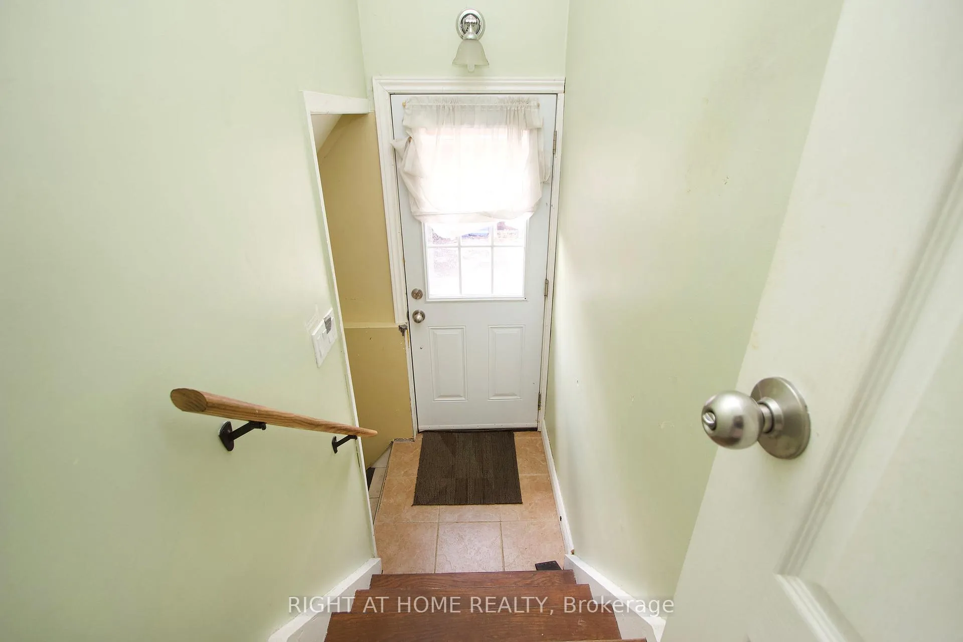 Photo 14 of 22 Sunset Road, Clarington, Bowmanville — HOMEH