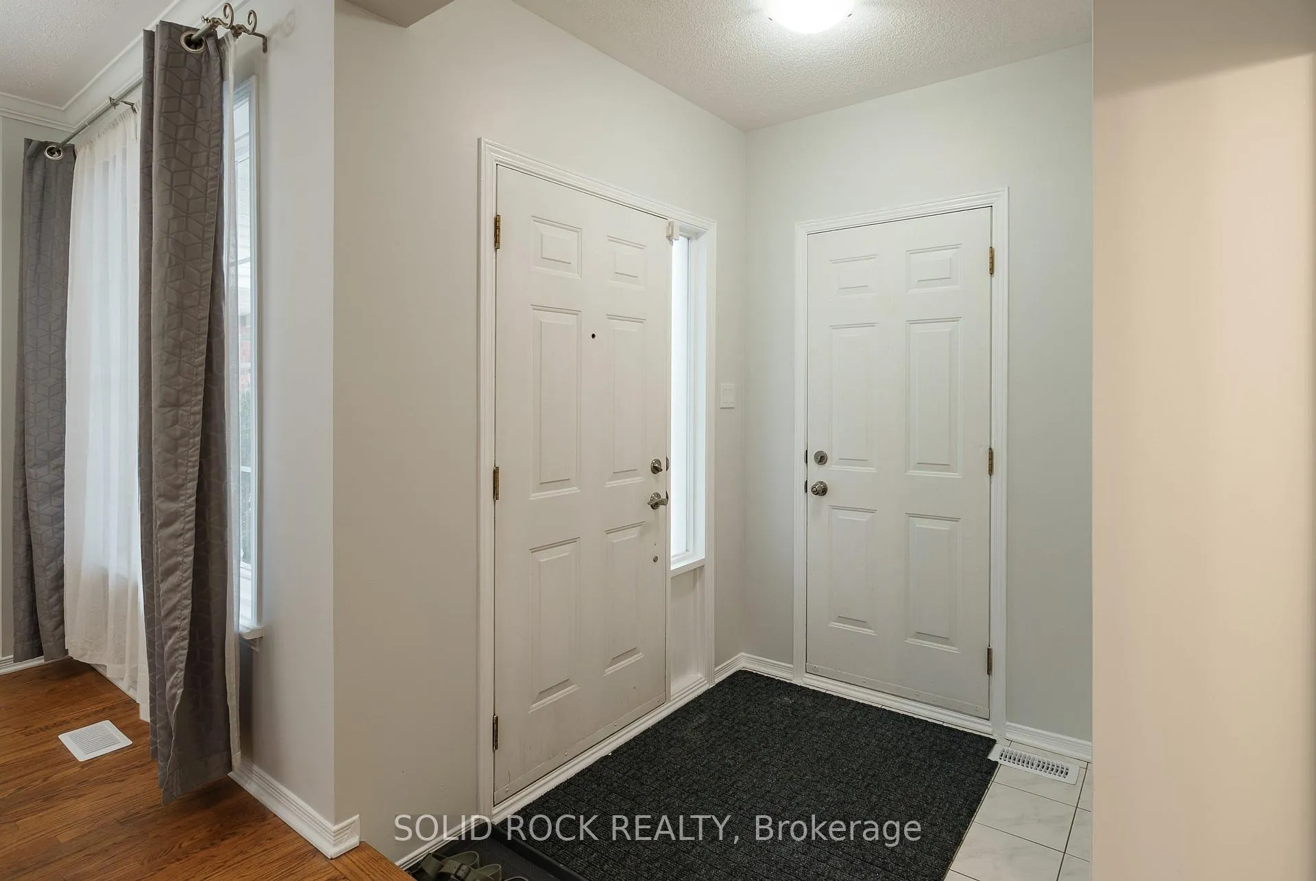 Photo 4 of 1662 Jobin Crescent, Ottawa, Carson Grove — HOMEH