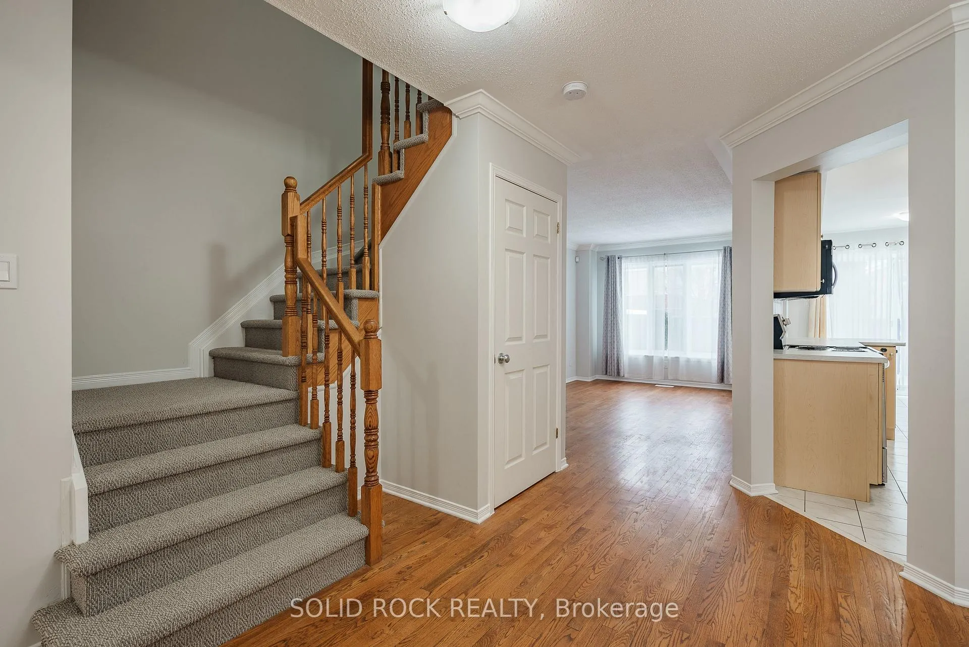 Photo 5 of 1662 Jobin Crescent, Ottawa, Carson Grove — HOMEH