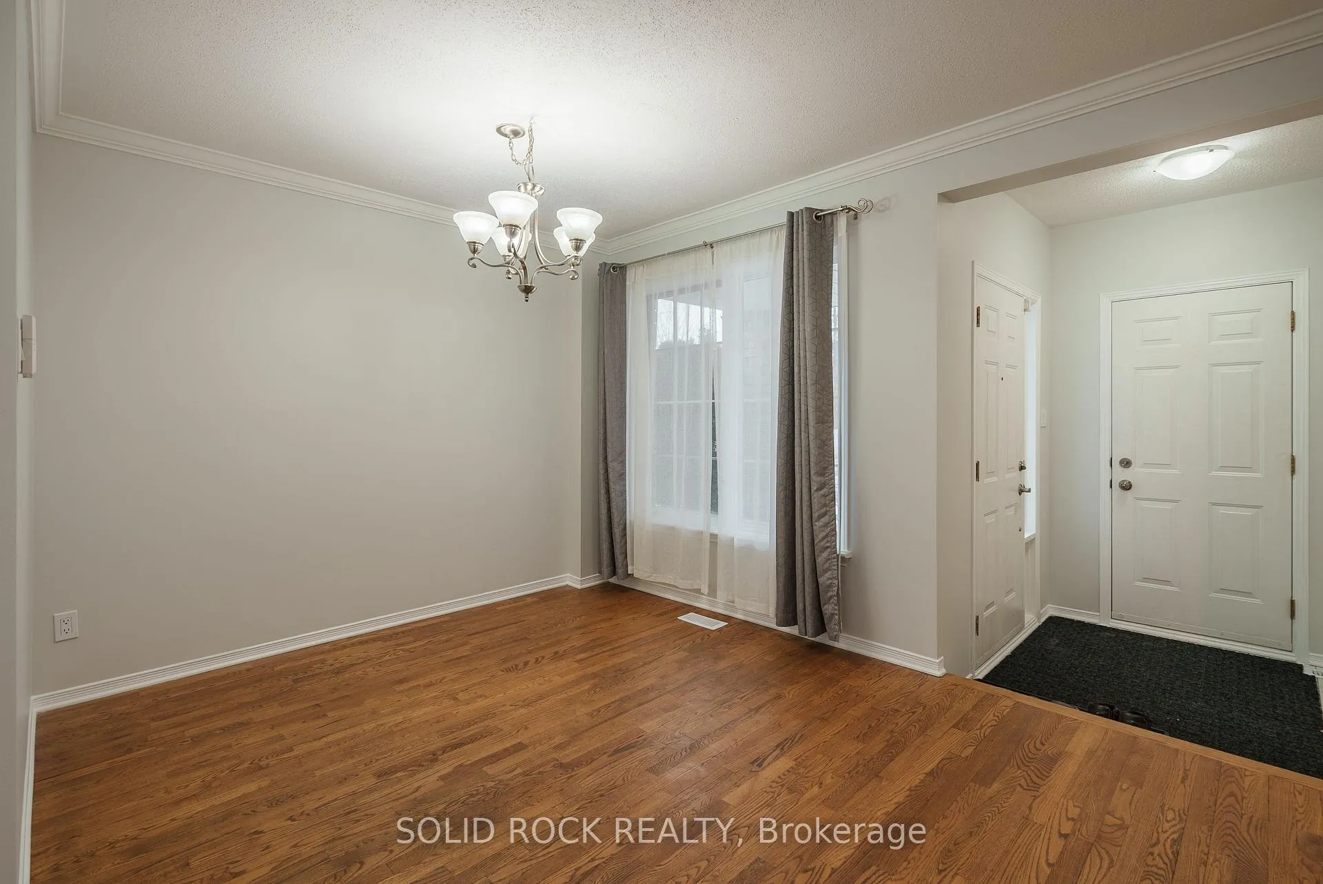Photo 6 of 1662 Jobin Crescent, Ottawa, Carson Grove — HOMEH