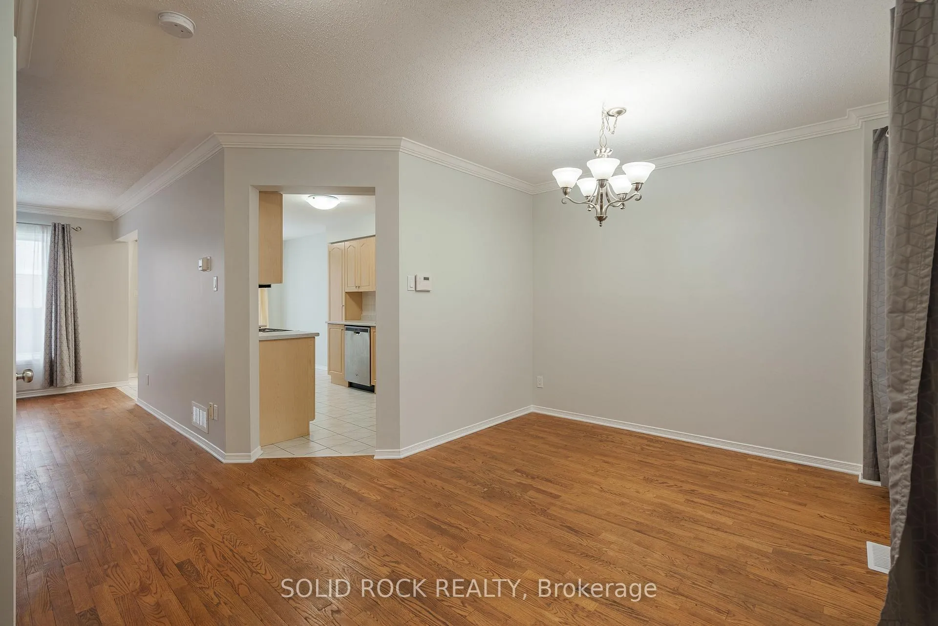 Photo 7 of 1662 Jobin Crescent, Ottawa, Carson Grove — HOMEH