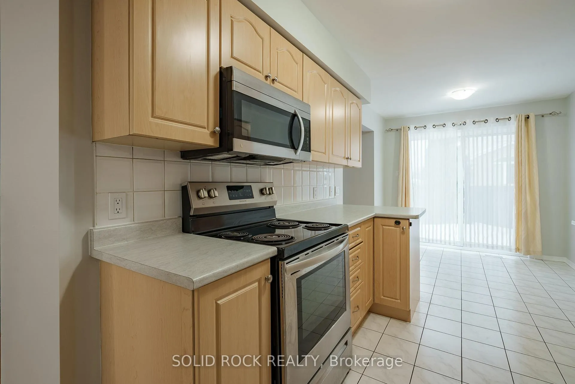 Photo 11 of 1662 Jobin Crescent, Ottawa, Carson Grove — HOMEH