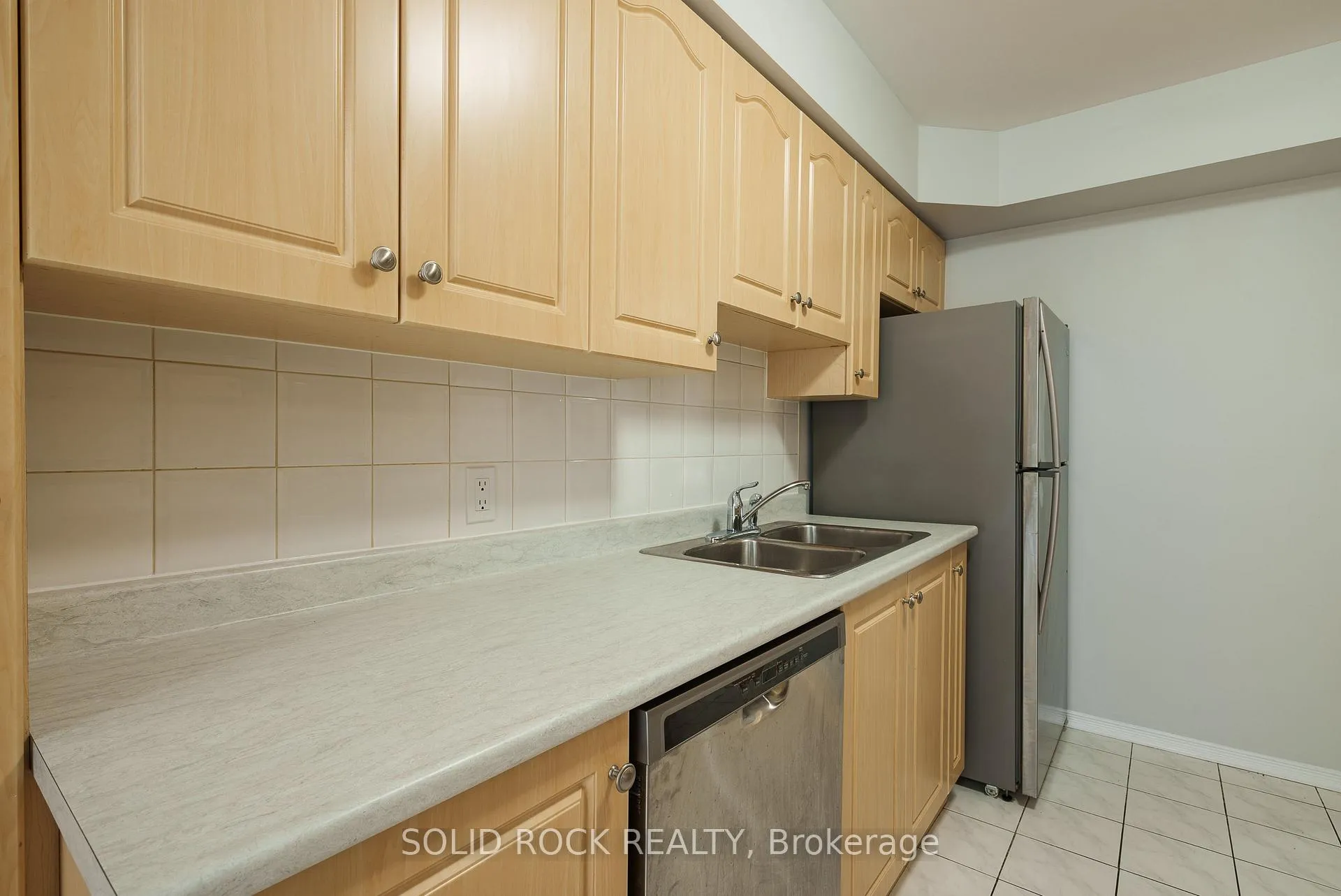 Photo 12 of 1662 Jobin Crescent, Ottawa, Carson Grove — HOMEH