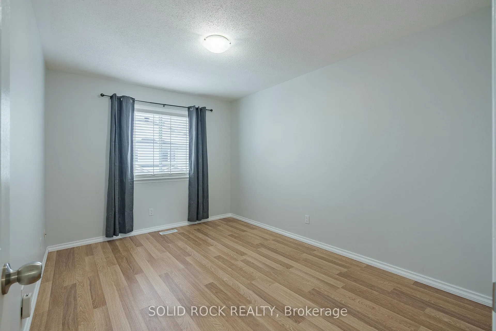 Photo 23 of 1662 Jobin Crescent, Ottawa, Carson Grove — HOMEH