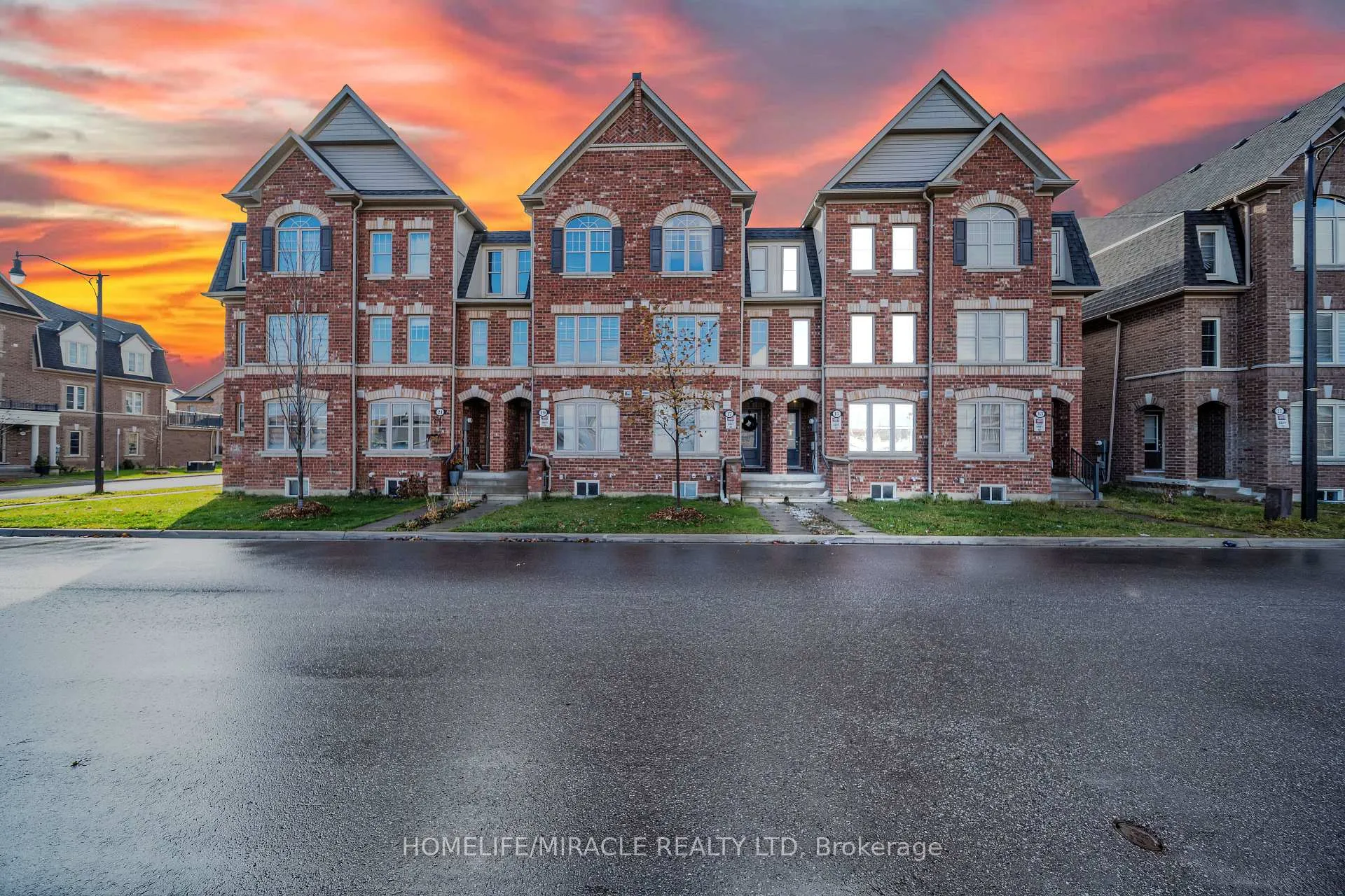Photo 1 of 15 Finegan Circle, Brampton, Northwest Brampton — HOMEH