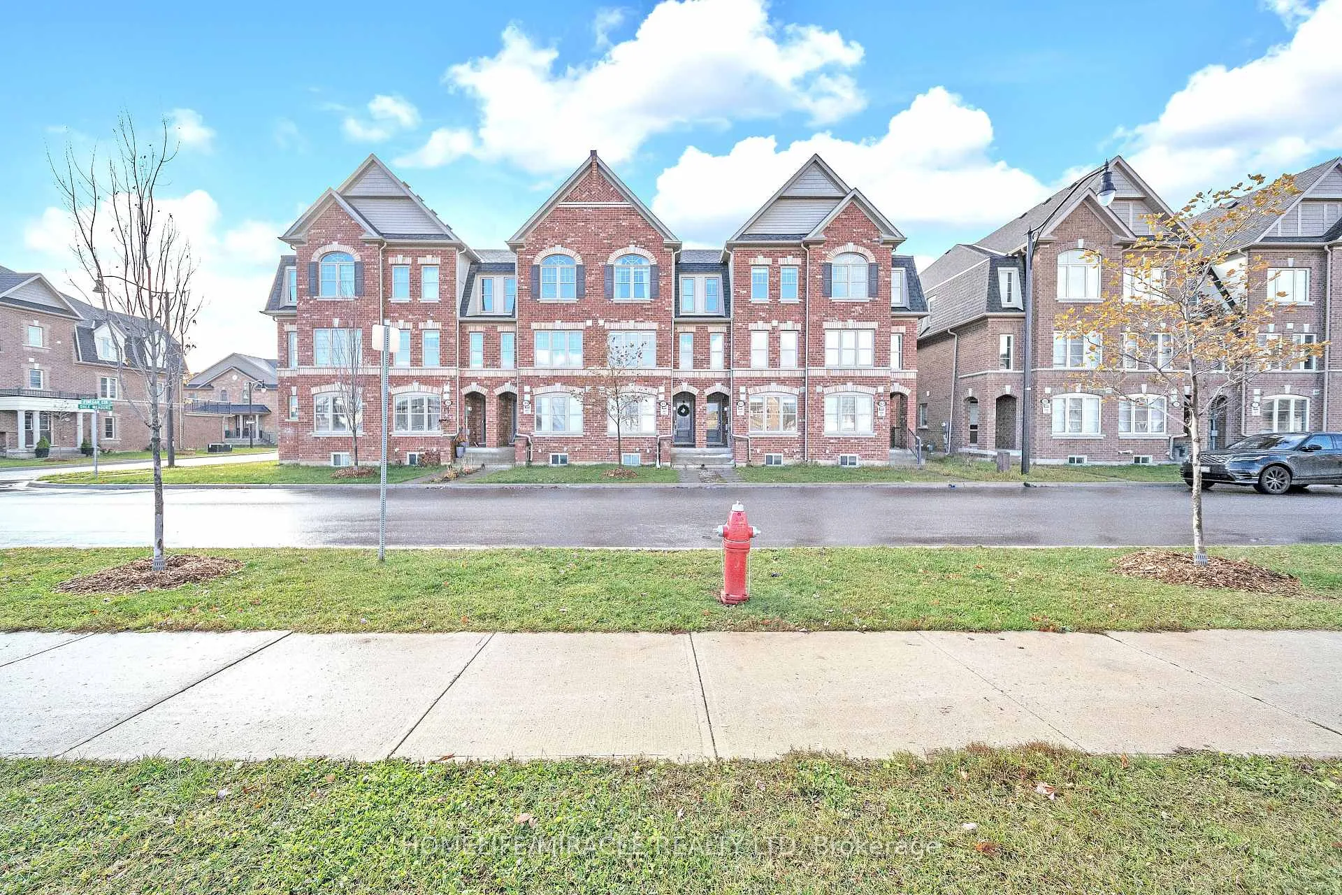 Photo 2 of 15 Finegan Circle, Brampton, Northwest Brampton — HOMEH