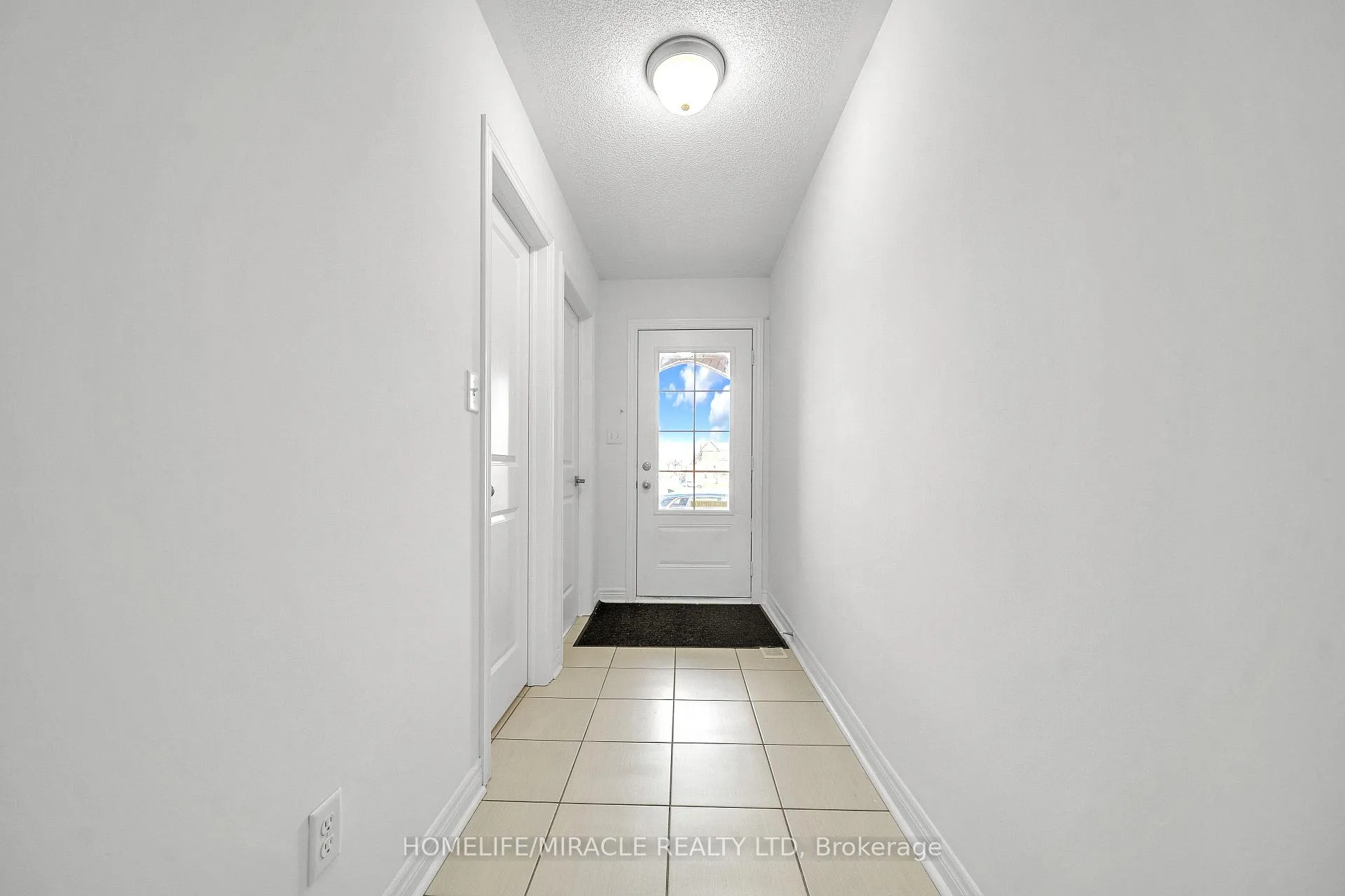 Photo 7 of 15 Finegan Circle, Brampton, Northwest Brampton — HOMEH