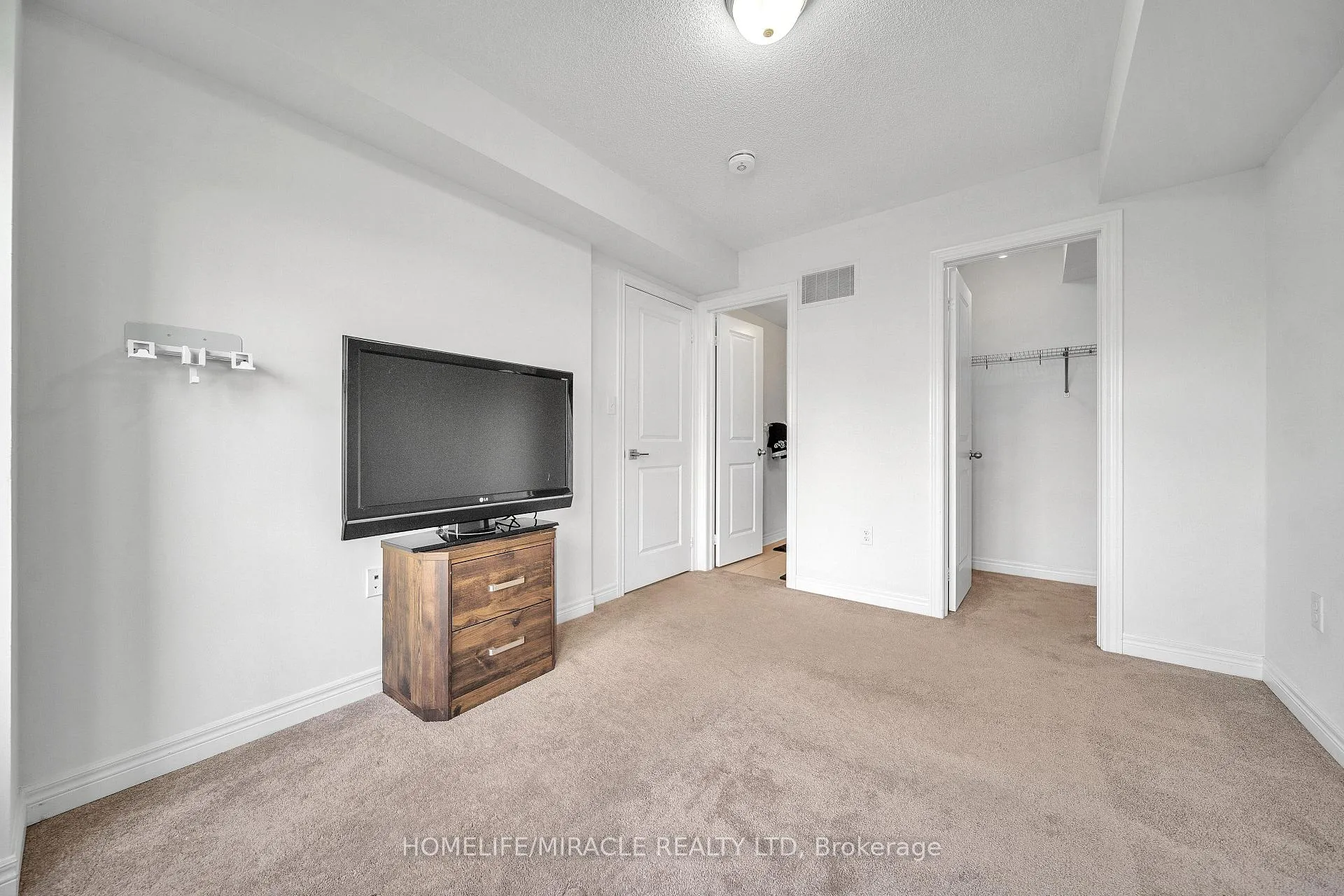 Photo 9 of 15 Finegan Circle, Brampton, Northwest Brampton — HOMEH