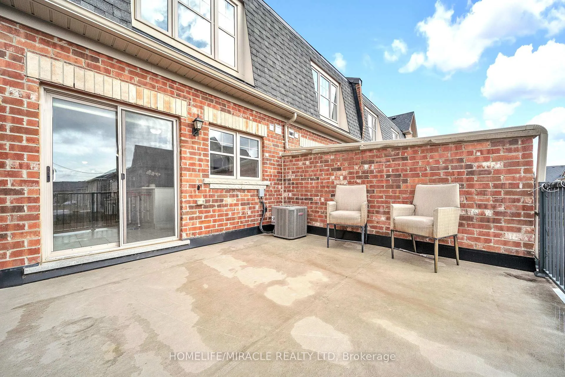 Photo 21 of 15 Finegan Circle, Brampton, Northwest Brampton — HOMEH