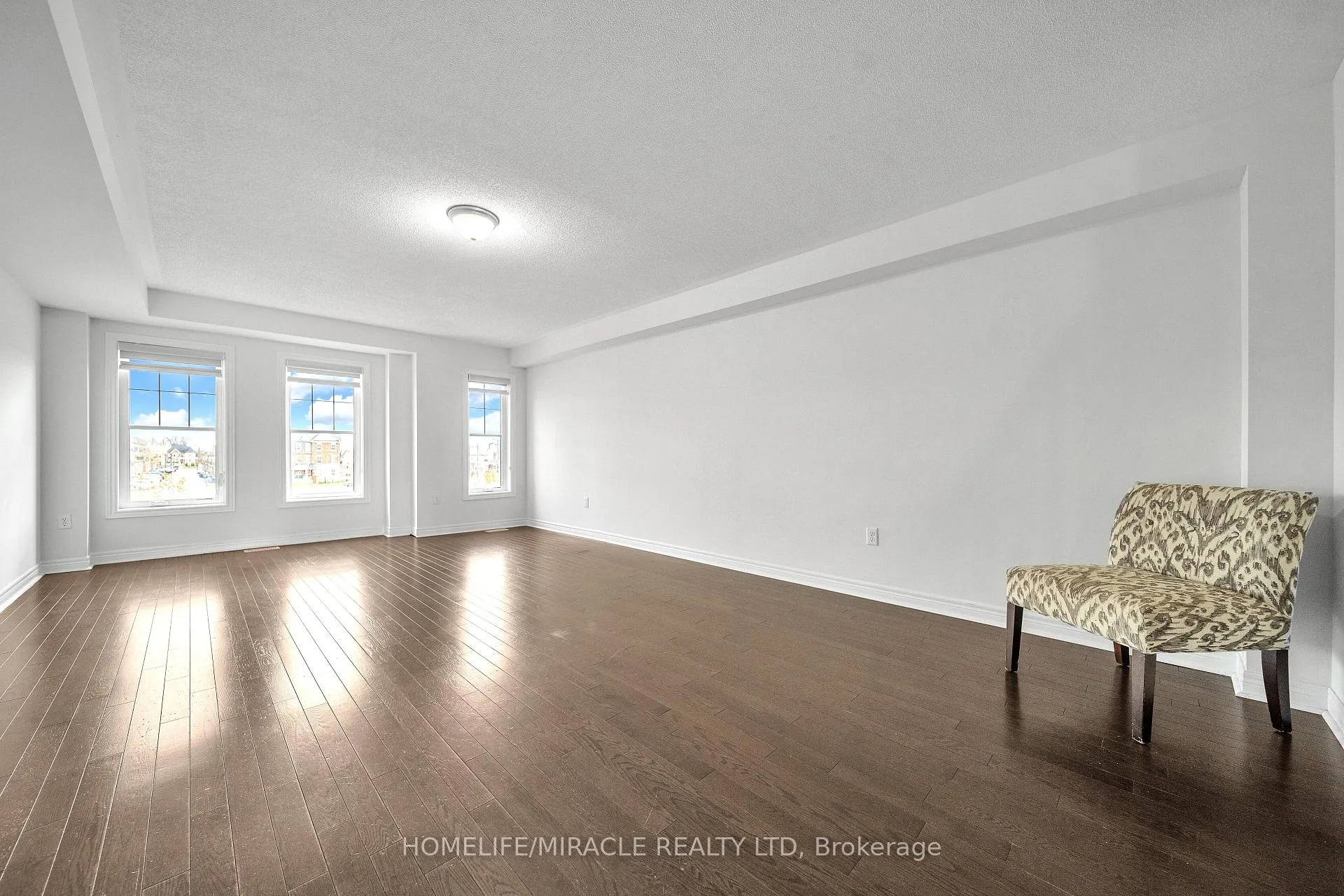 Photo 23 of 15 Finegan Circle, Brampton, Northwest Brampton — HOMEH