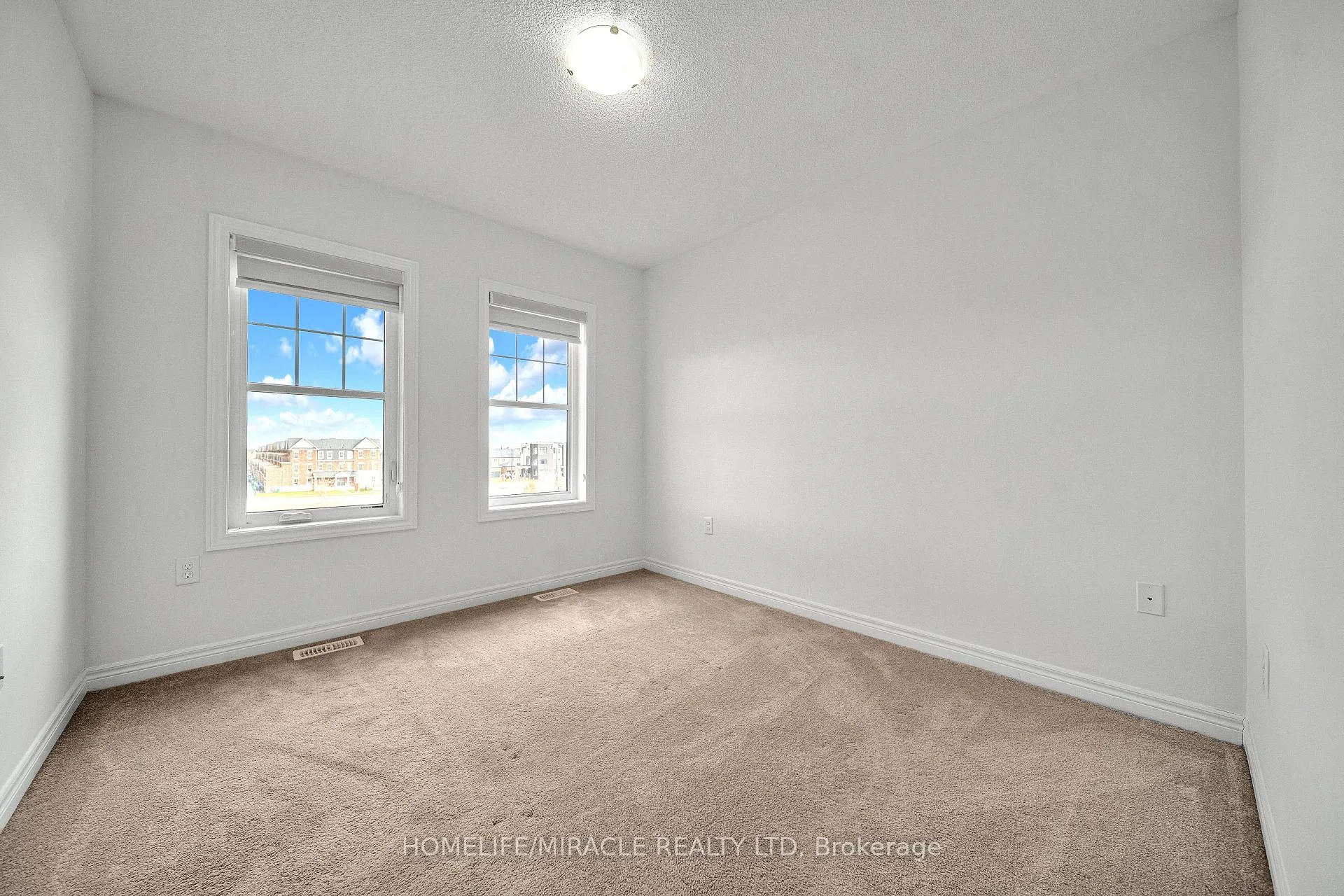 Photo 24 of 15 Finegan Circle, Brampton, Northwest Brampton — HOMEH