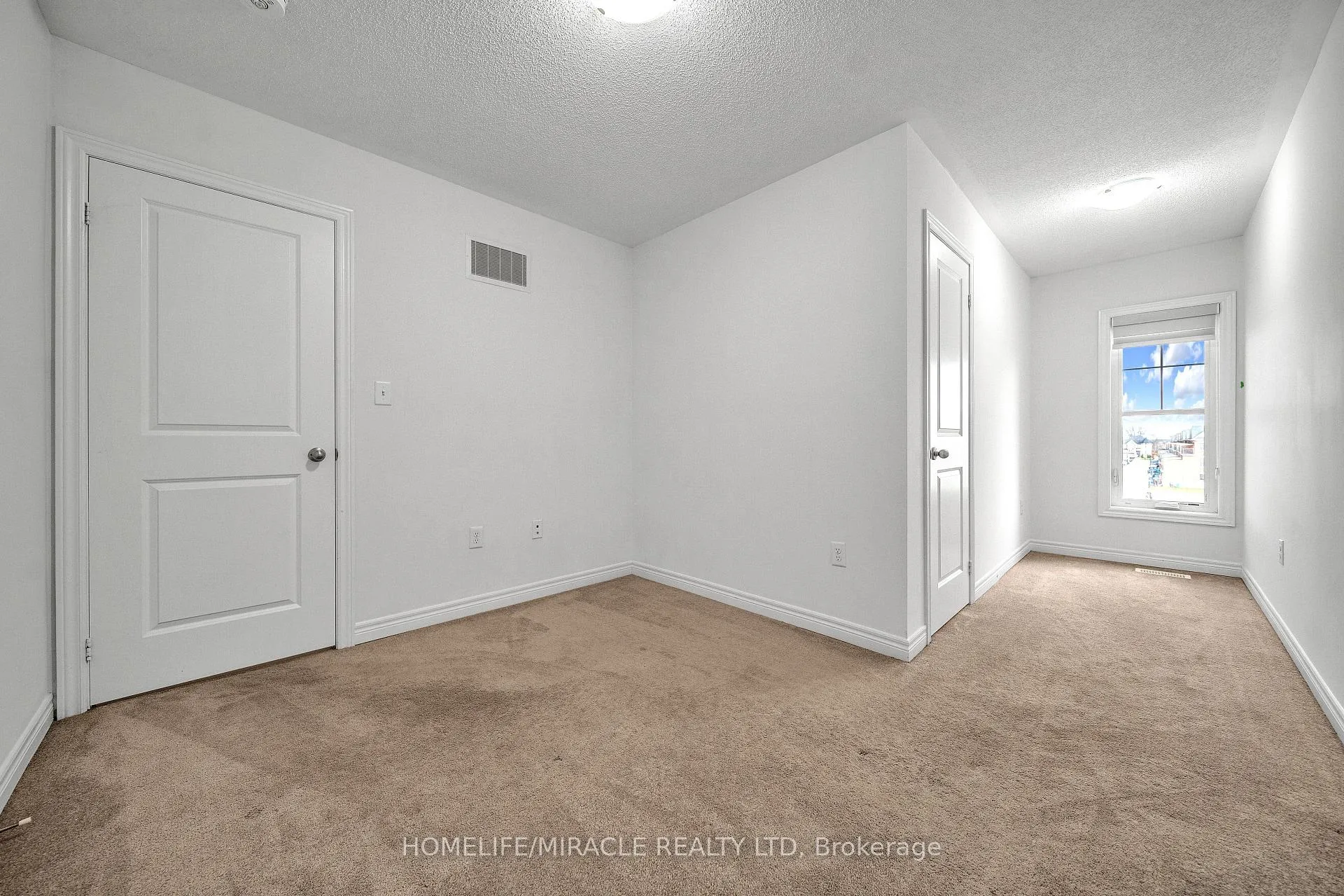 Photo 27 of 15 Finegan Circle, Brampton, Northwest Brampton — HOMEH