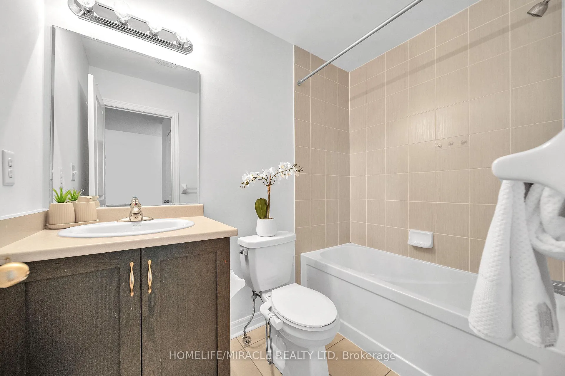 Photo 28 of 15 Finegan Circle, Brampton, Northwest Brampton — HOMEH