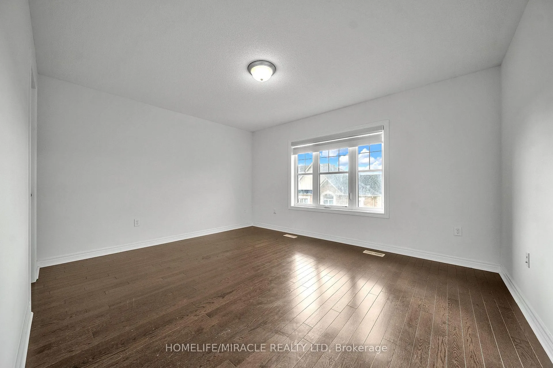 Photo 31 of 15 Finegan Circle, Brampton, Northwest Brampton — HOMEH