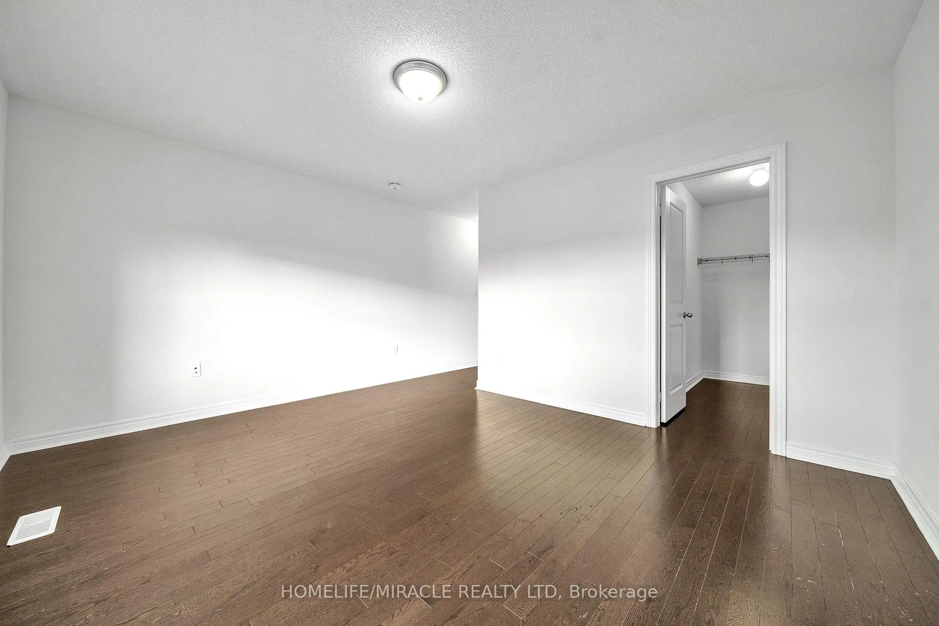 Photo 34 of 15 Finegan Circle, Brampton, Northwest Brampton — HOMEH