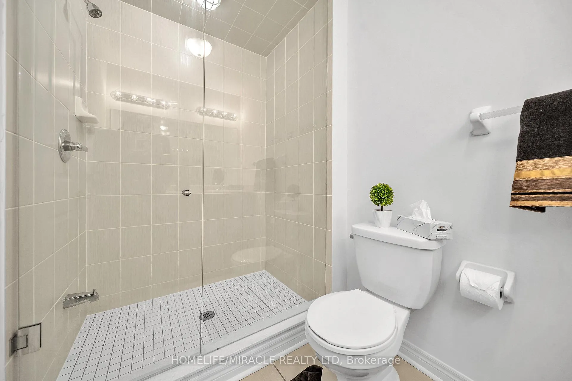 Photo 36 of 15 Finegan Circle, Brampton, Northwest Brampton — HOMEH