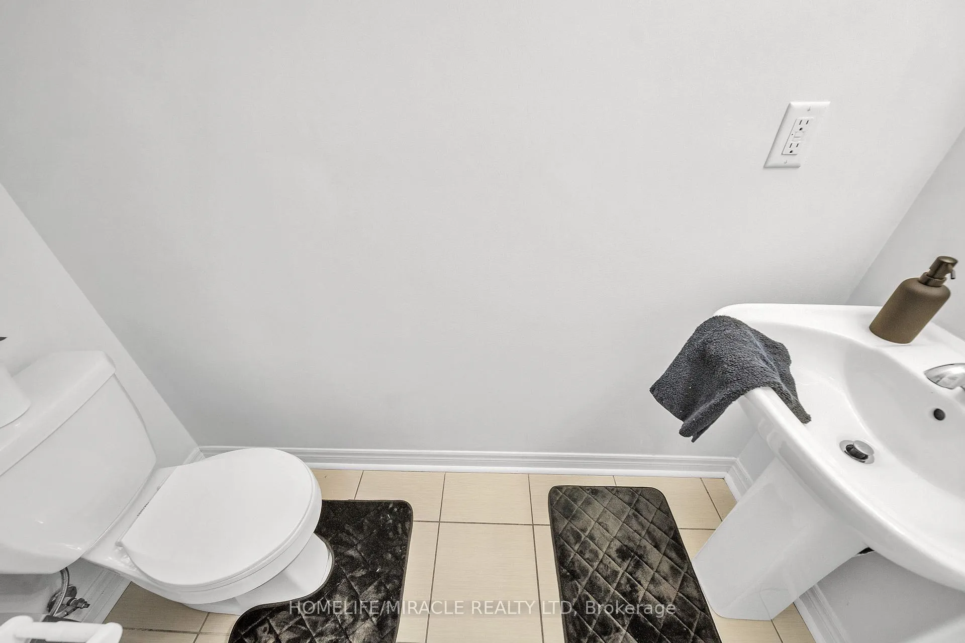 Photo 37 of 15 Finegan Circle, Brampton, Northwest Brampton — HOMEH