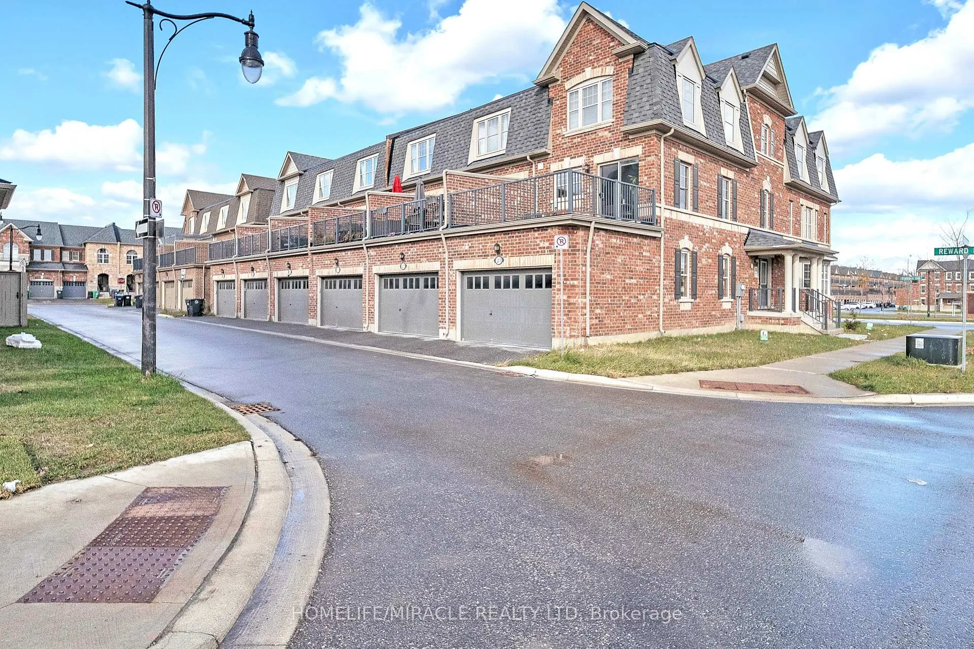 Photo 42 of 15 Finegan Circle, Brampton, Northwest Brampton — HOMEH