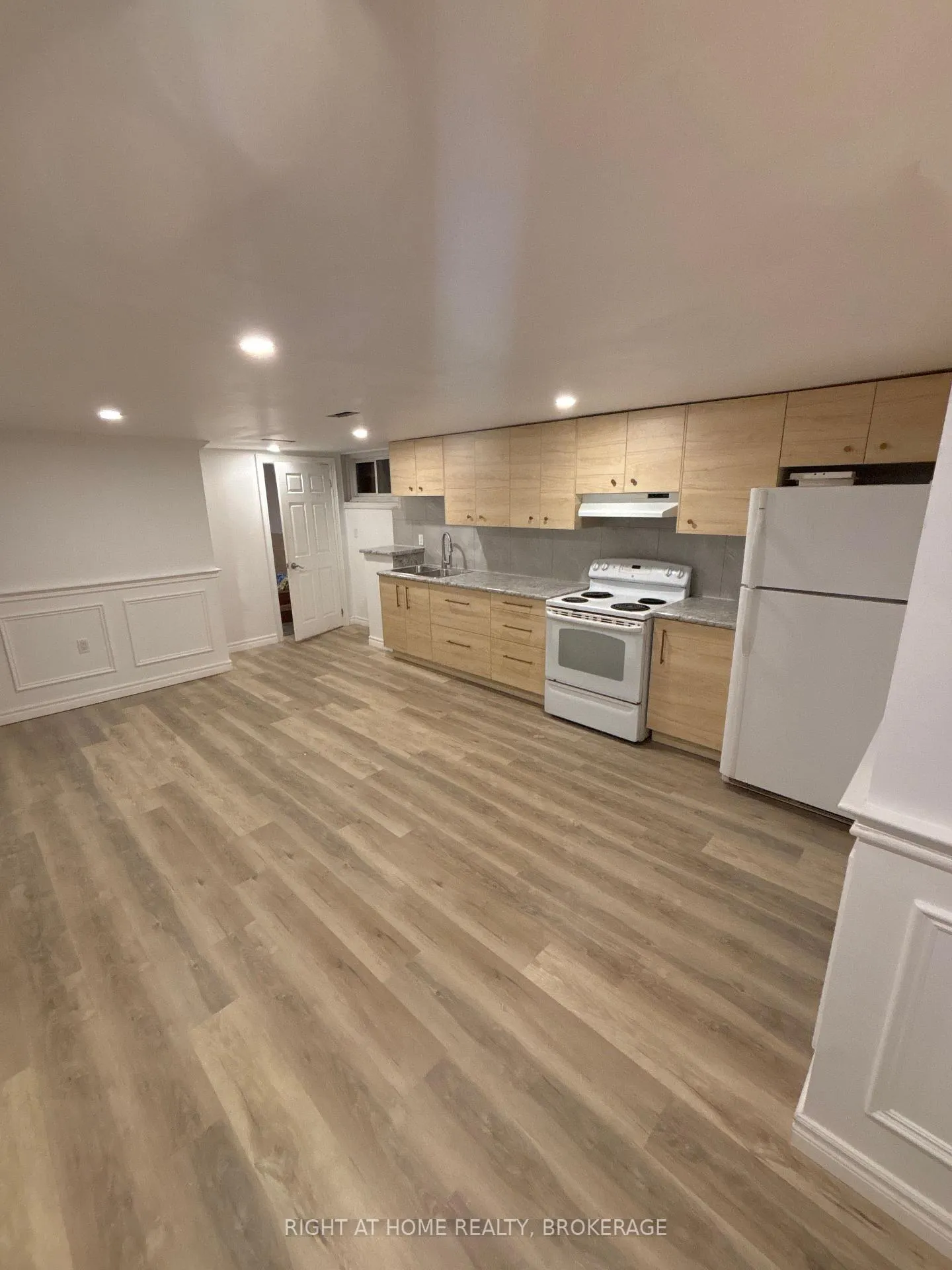 Photo 8 of 24 Grandview Drive, St. Catharines, Port Weller — HOMEH