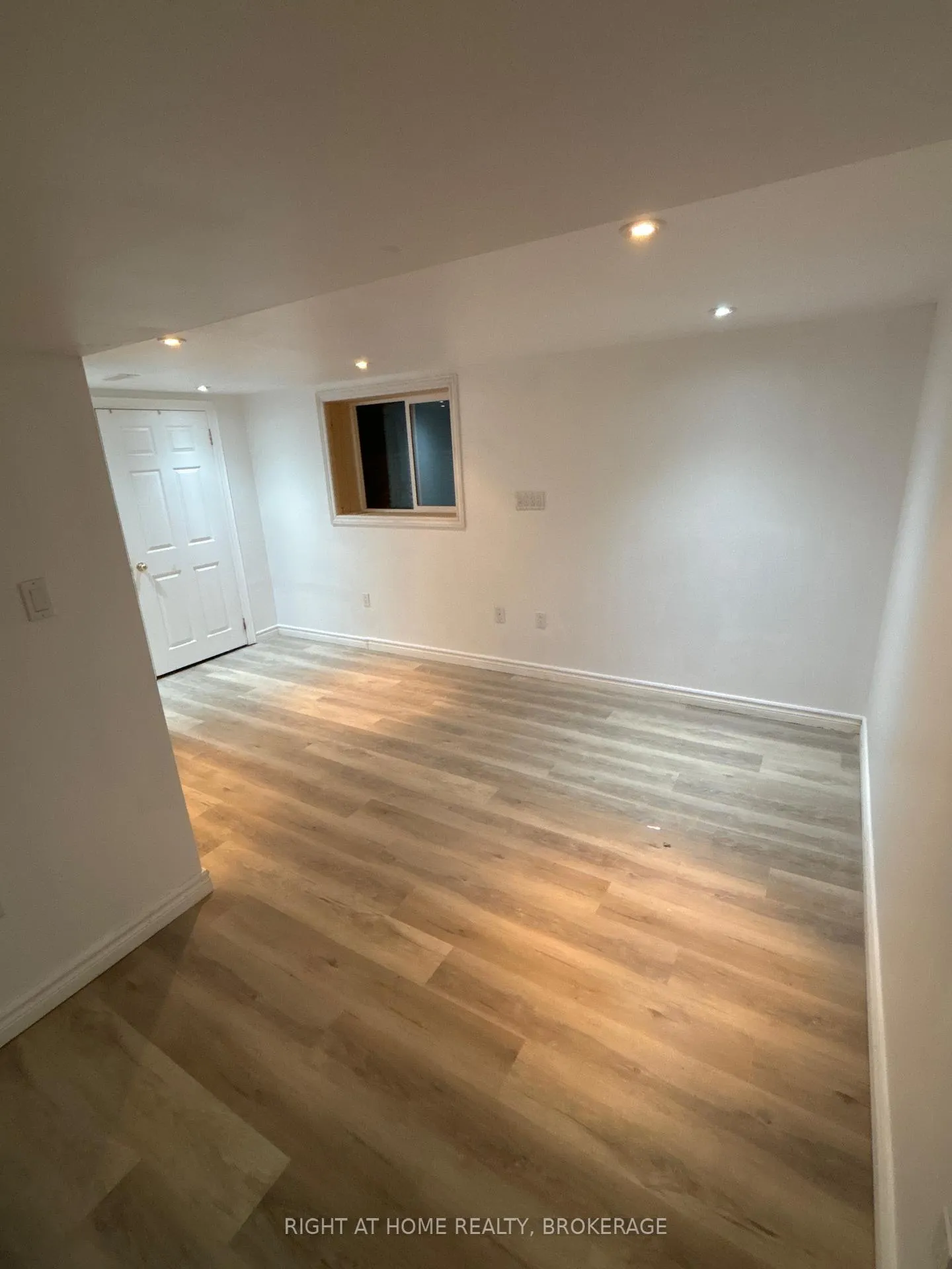 Photo 10 of 24 Grandview Drive, St. Catharines, Port Weller — HOMEH