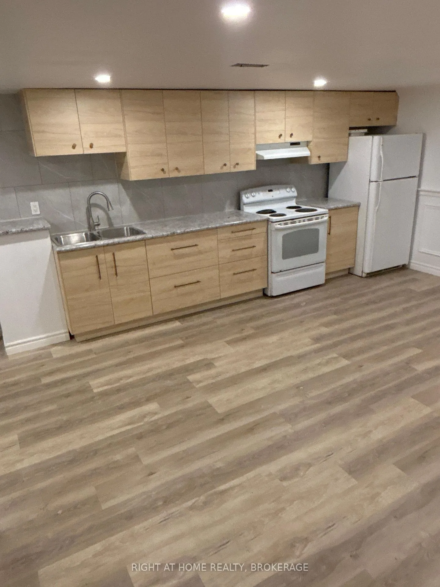 Photo 11 of 24 Grandview Drive, St. Catharines, Port Weller — HOMEH