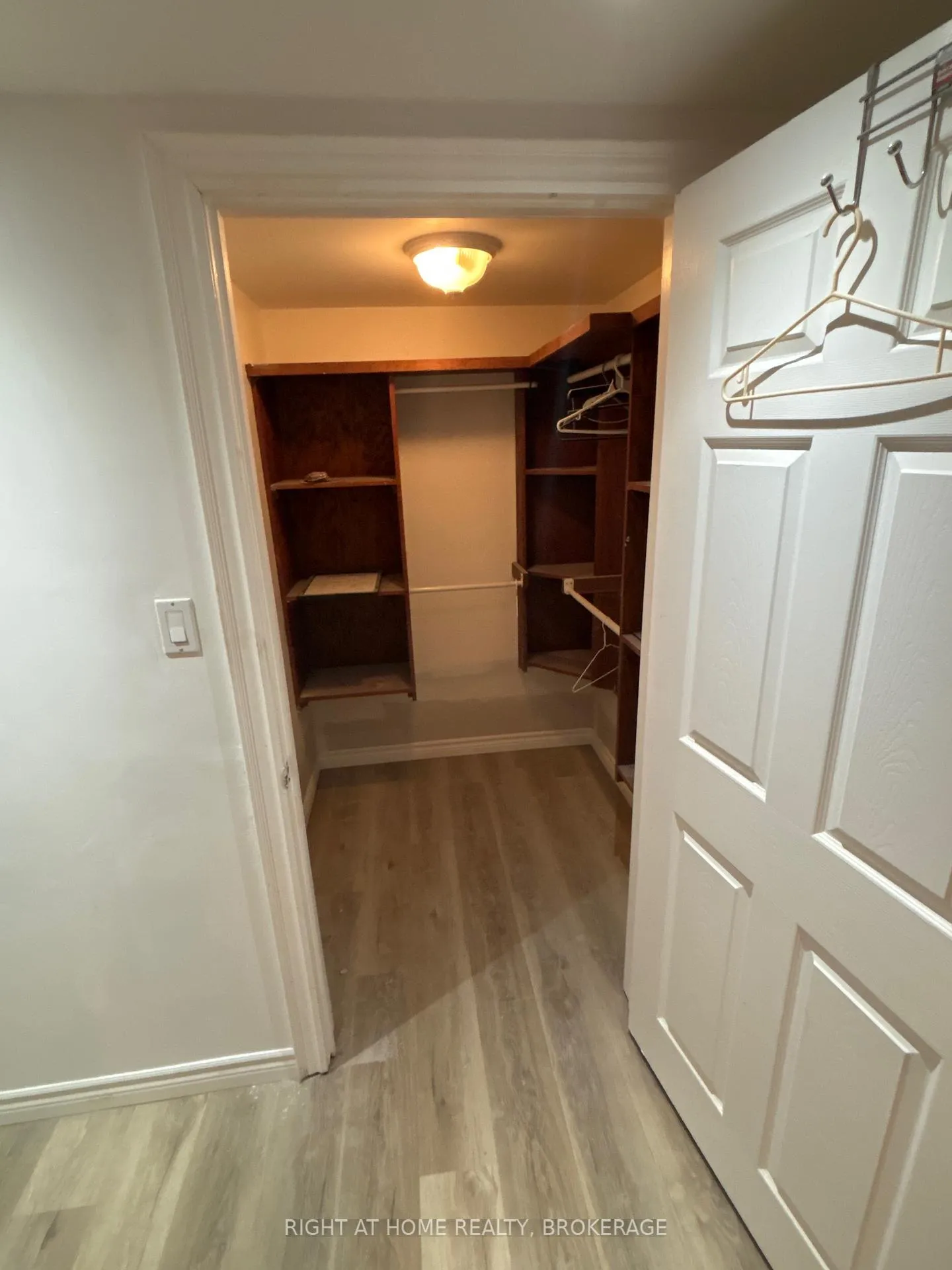 Photo 12 of 24 Grandview Drive, St. Catharines, Port Weller — HOMEH