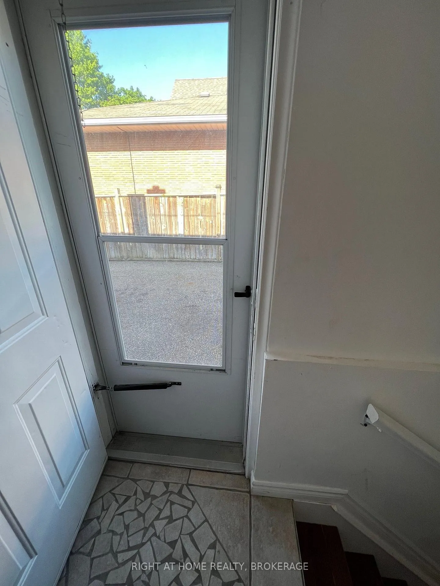 Photo 13 of 24 Grandview Drive, St. Catharines, Port Weller — HOMEH
