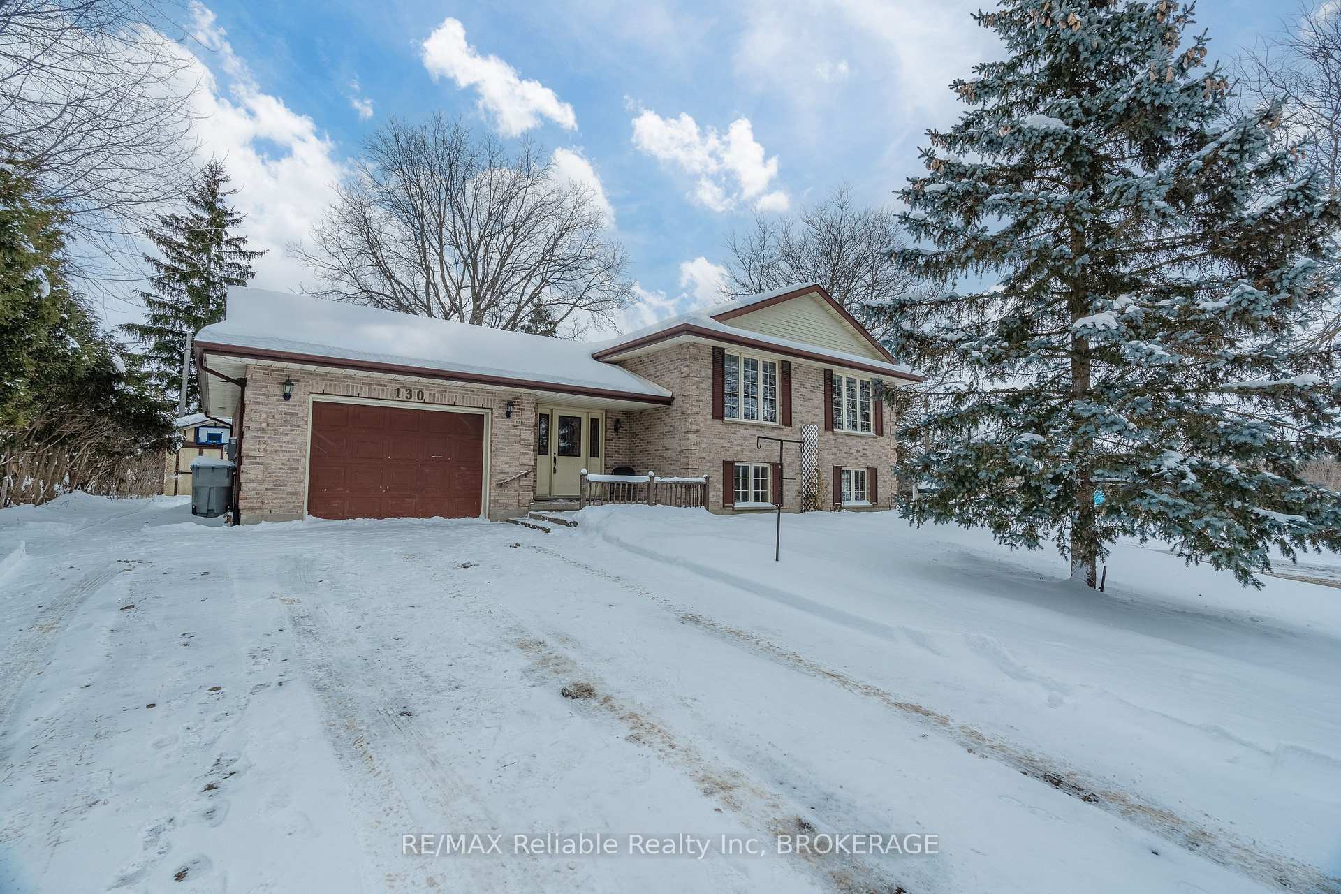 Photo 2 of 130 Goderich Street E, Huron East, Seaforth — HOMEH