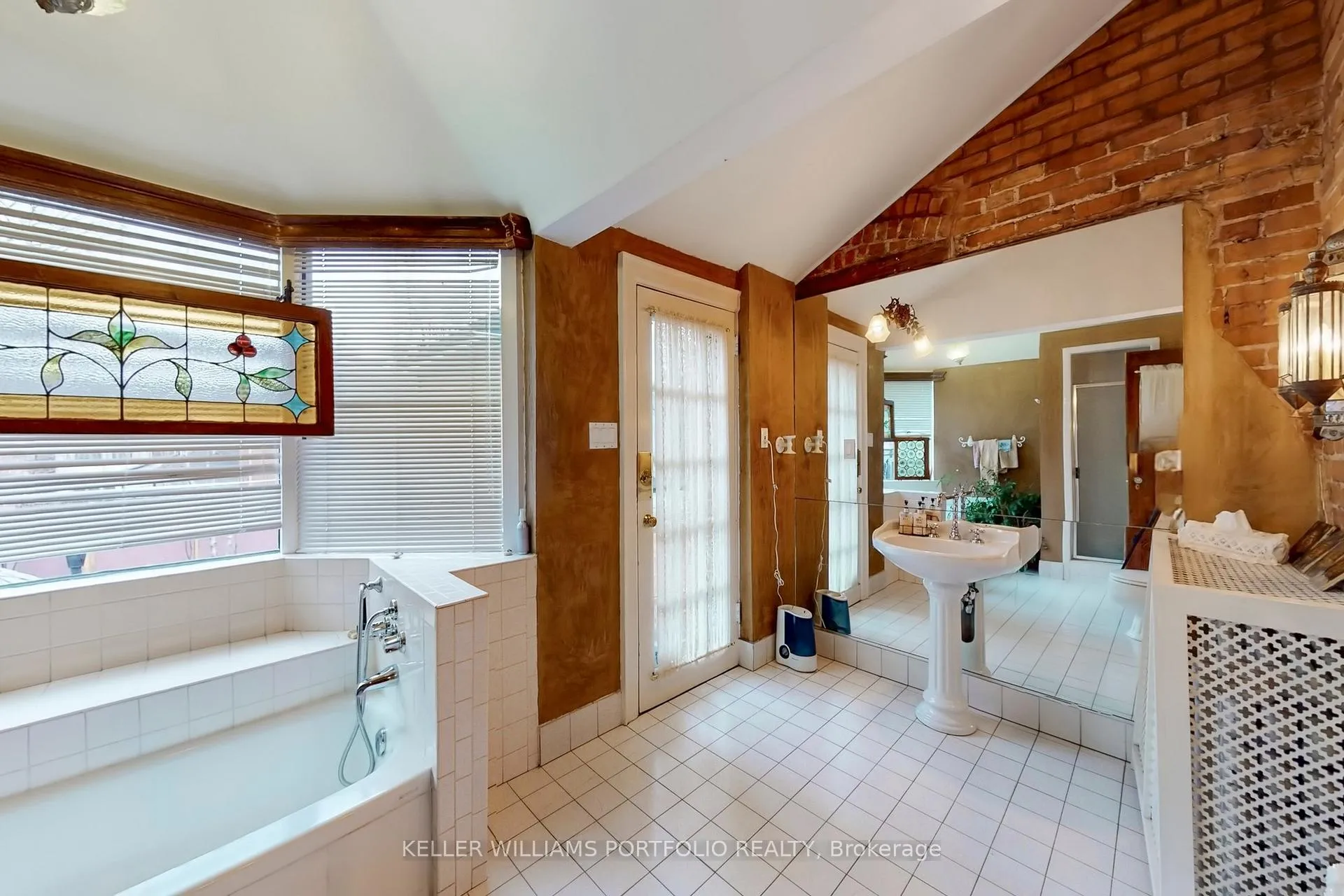 Photo 17 of Unit Main & 2nd, 97 Glengrove Avenue W, Toronto, Lawrence Park South — HOMEH