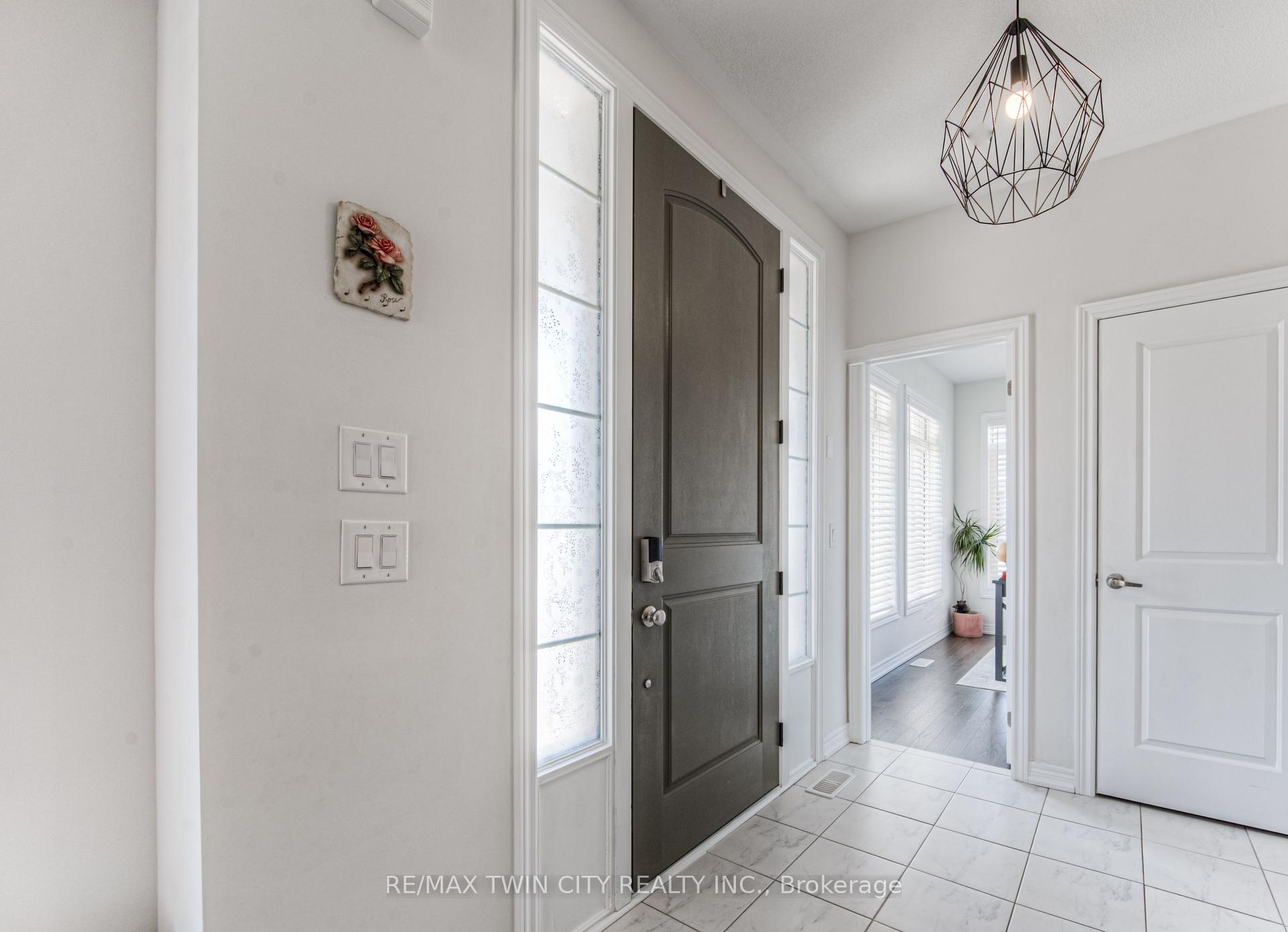 Photo 5 of 39 Reistwood Drive, Kitchener — HOMEH