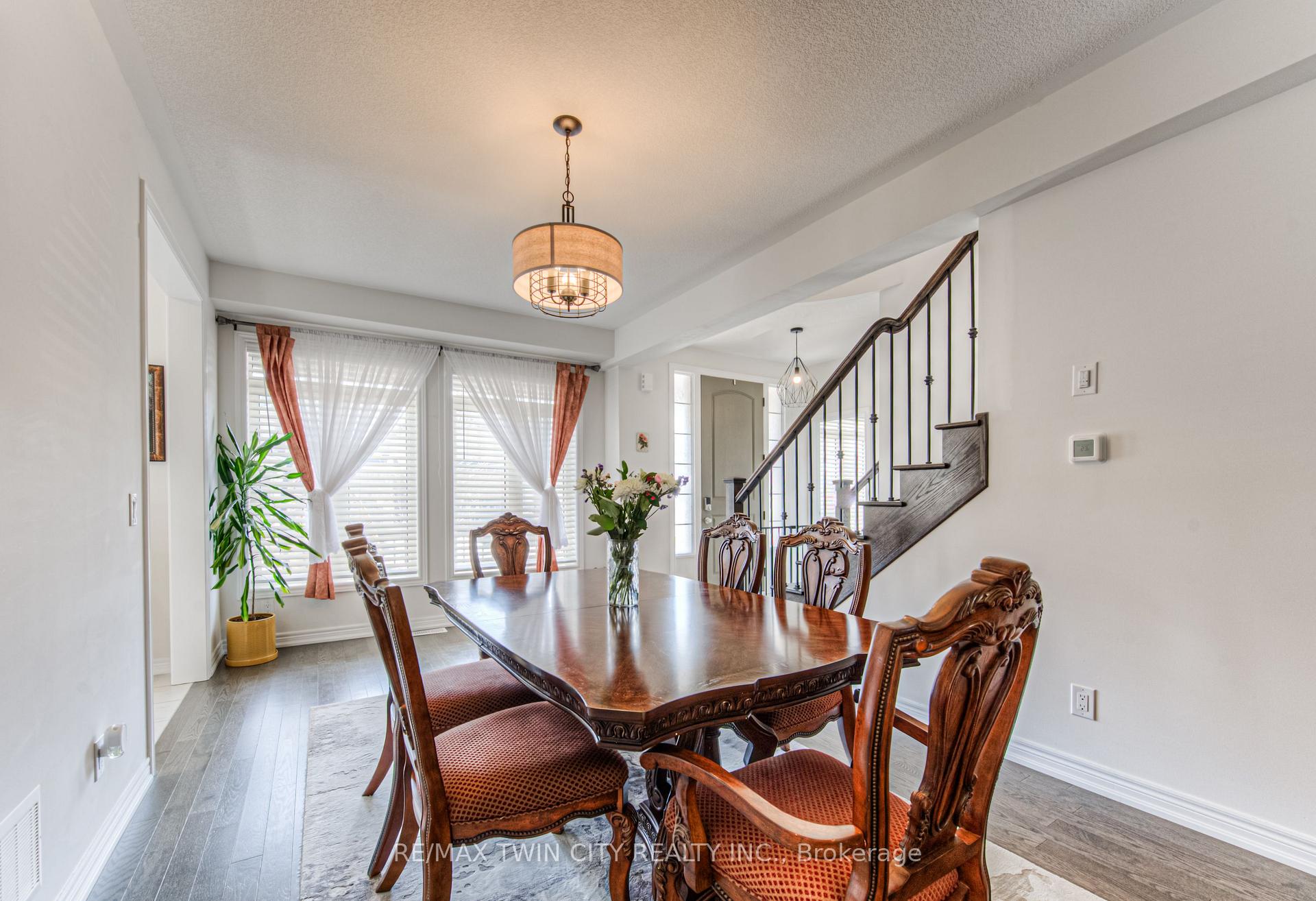 Photo 7 of 39 Reistwood Drive, Kitchener — HOMEH