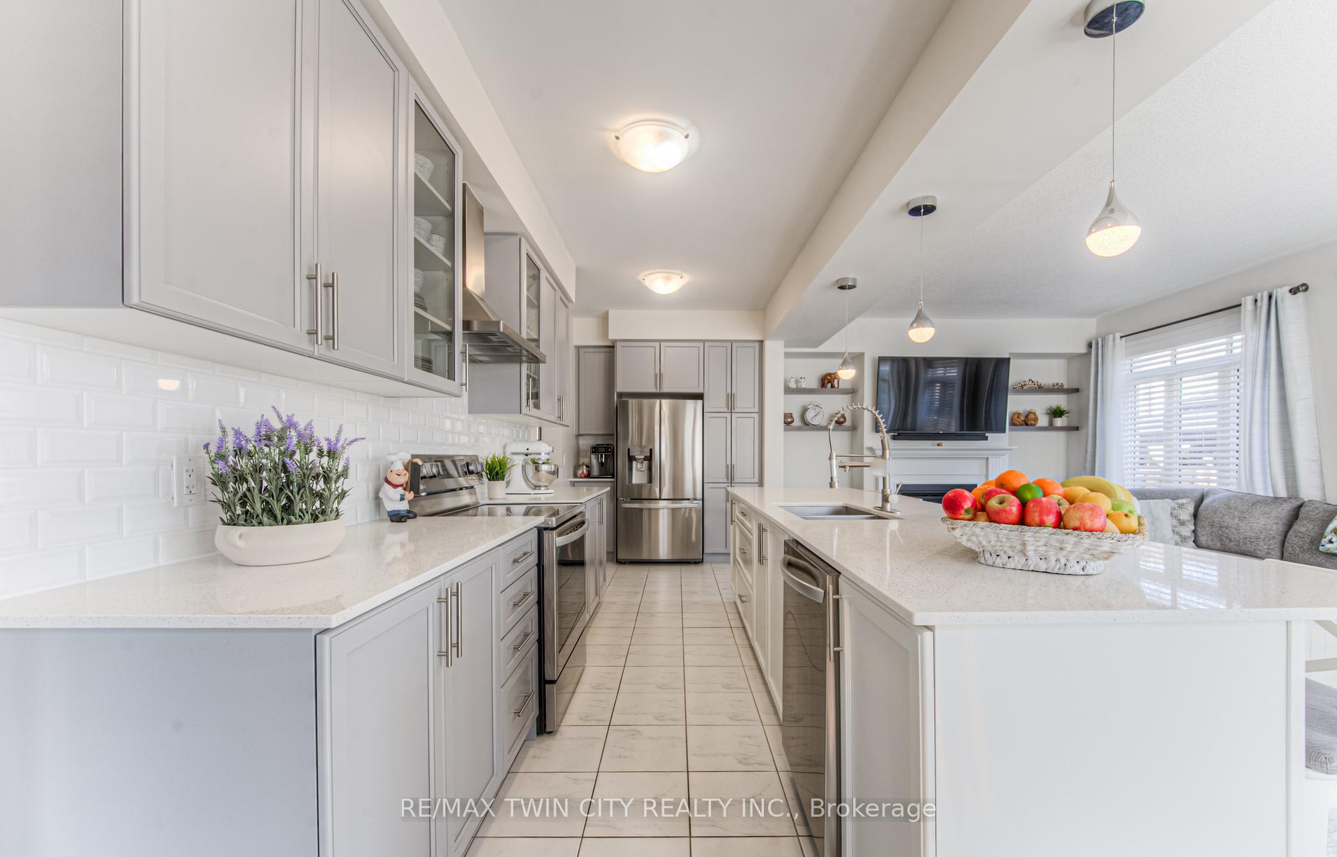Photo 11 of 39 Reistwood Drive, Kitchener — HOMEH