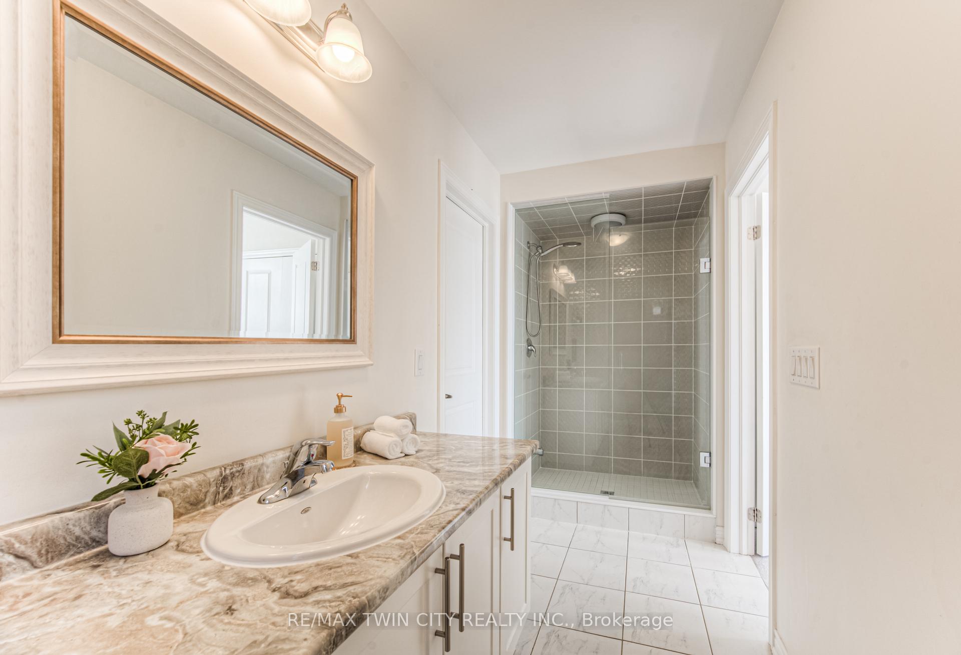 Photo 23 of 39 Reistwood Drive, Kitchener — HOMEH