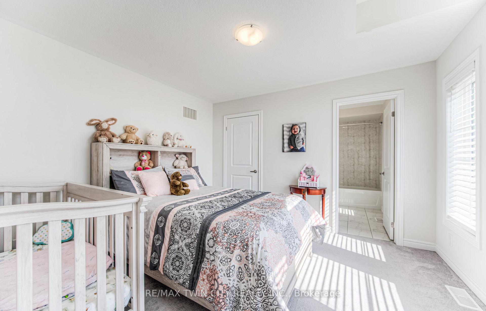 Photo 24 of 39 Reistwood Drive, Kitchener — HOMEH