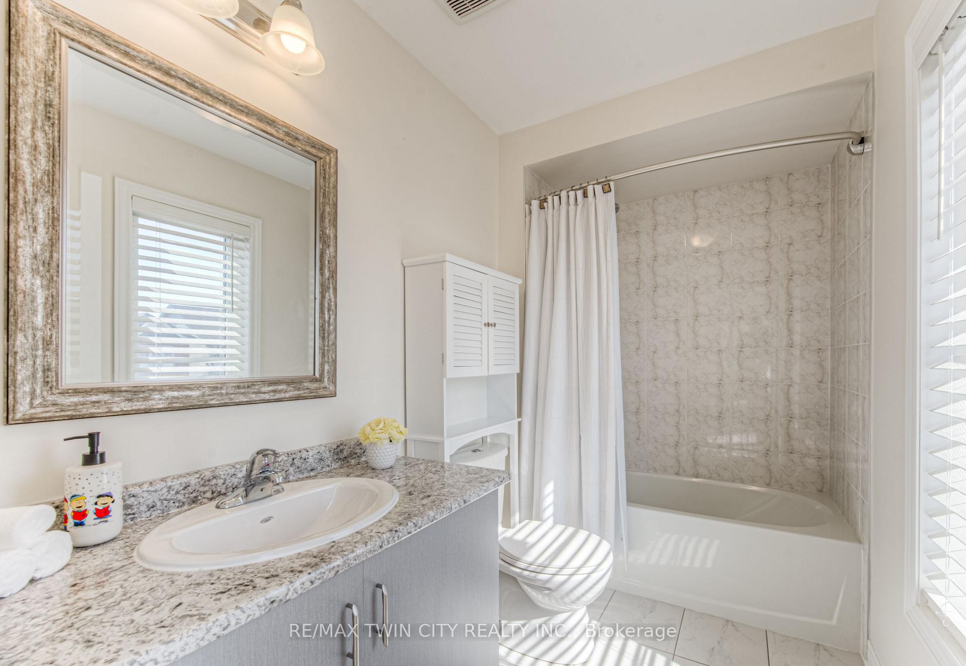 Photo 25 of 39 Reistwood Drive, Kitchener — HOMEH