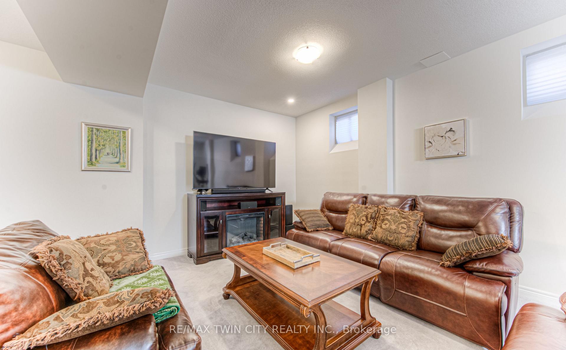 Photo 26 of 39 Reistwood Drive, Kitchener — HOMEH