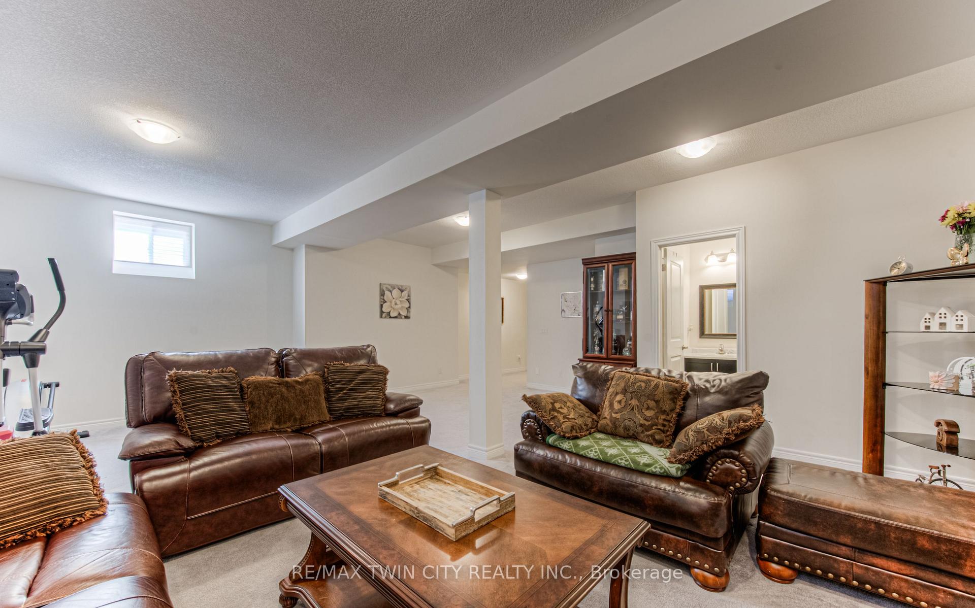 Photo 27 of 39 Reistwood Drive, Kitchener — HOMEH